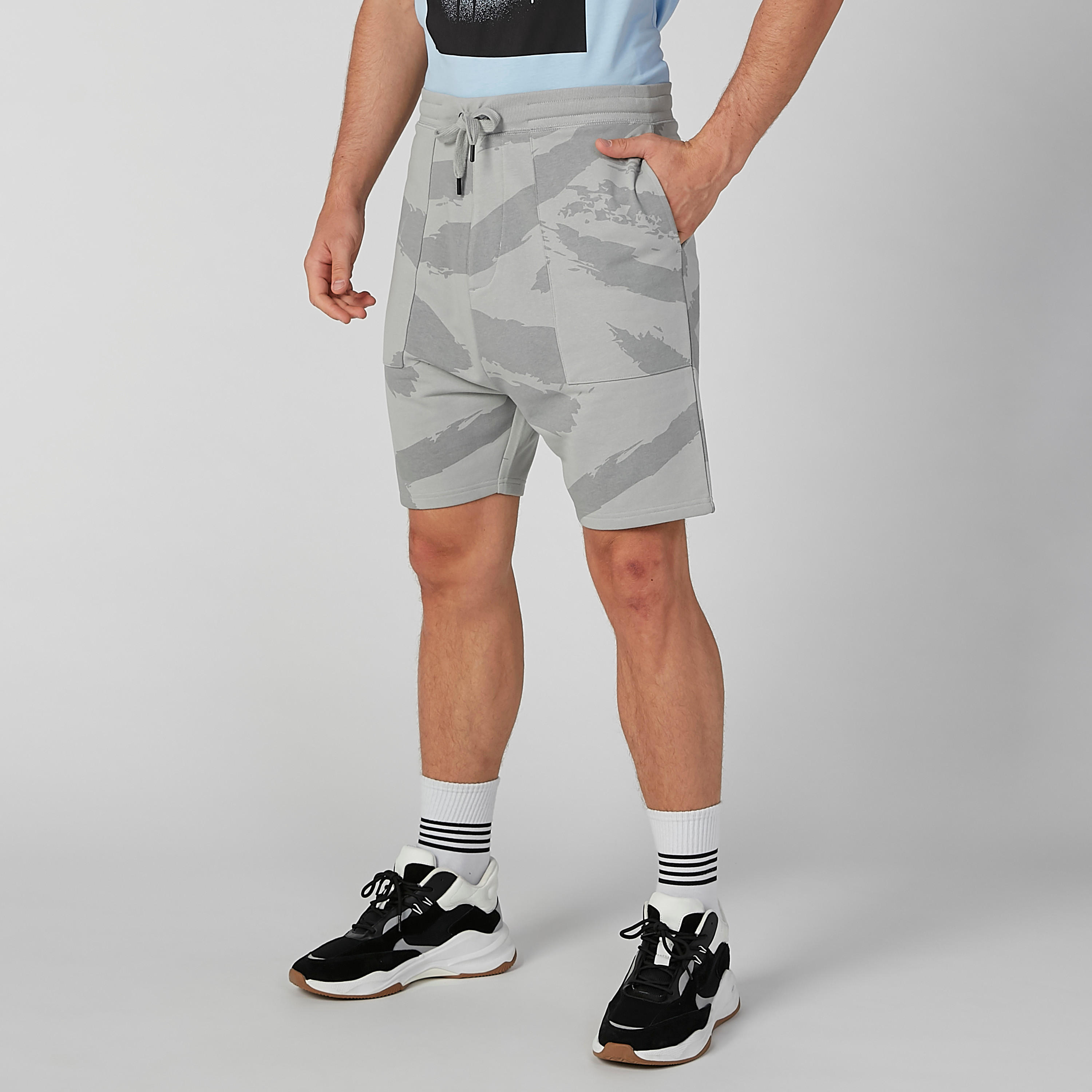 شورت مستدام برباط وجيوب وطبعات -men-clothing-bottoms-shorts-image-3