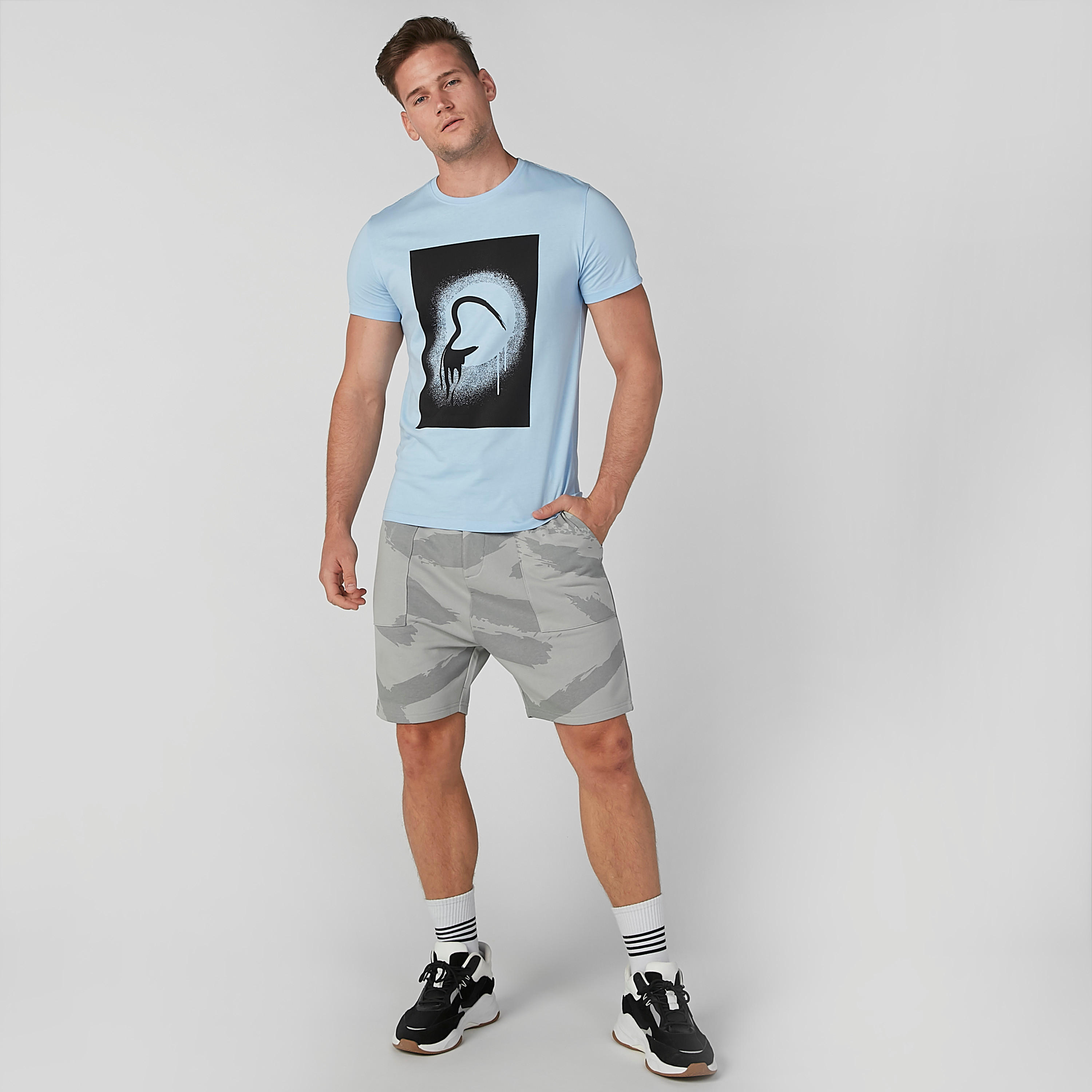 شورت مستدام برباط وجيوب وطبعات -men-clothing-bottoms-shorts-image-4