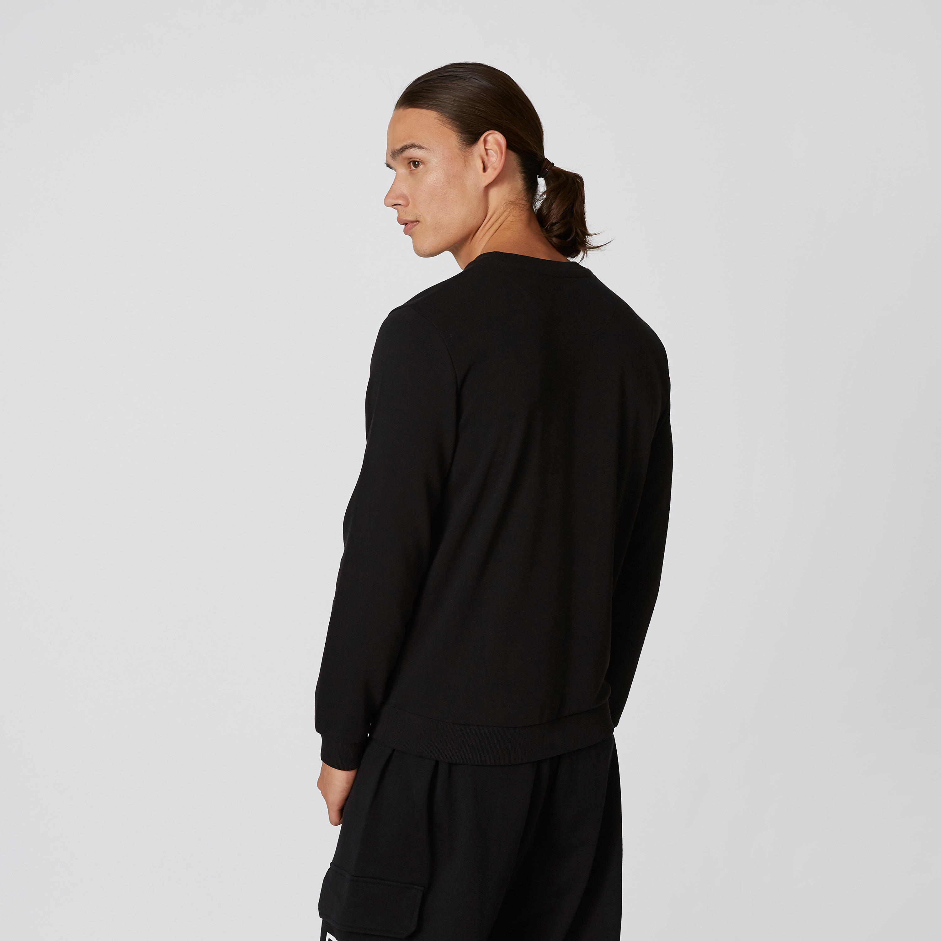سويت شيرت بياقة مستديرة وأكمام طويلة وطبعات-men-winterwear-hoodiesandsweatshirts-image-2