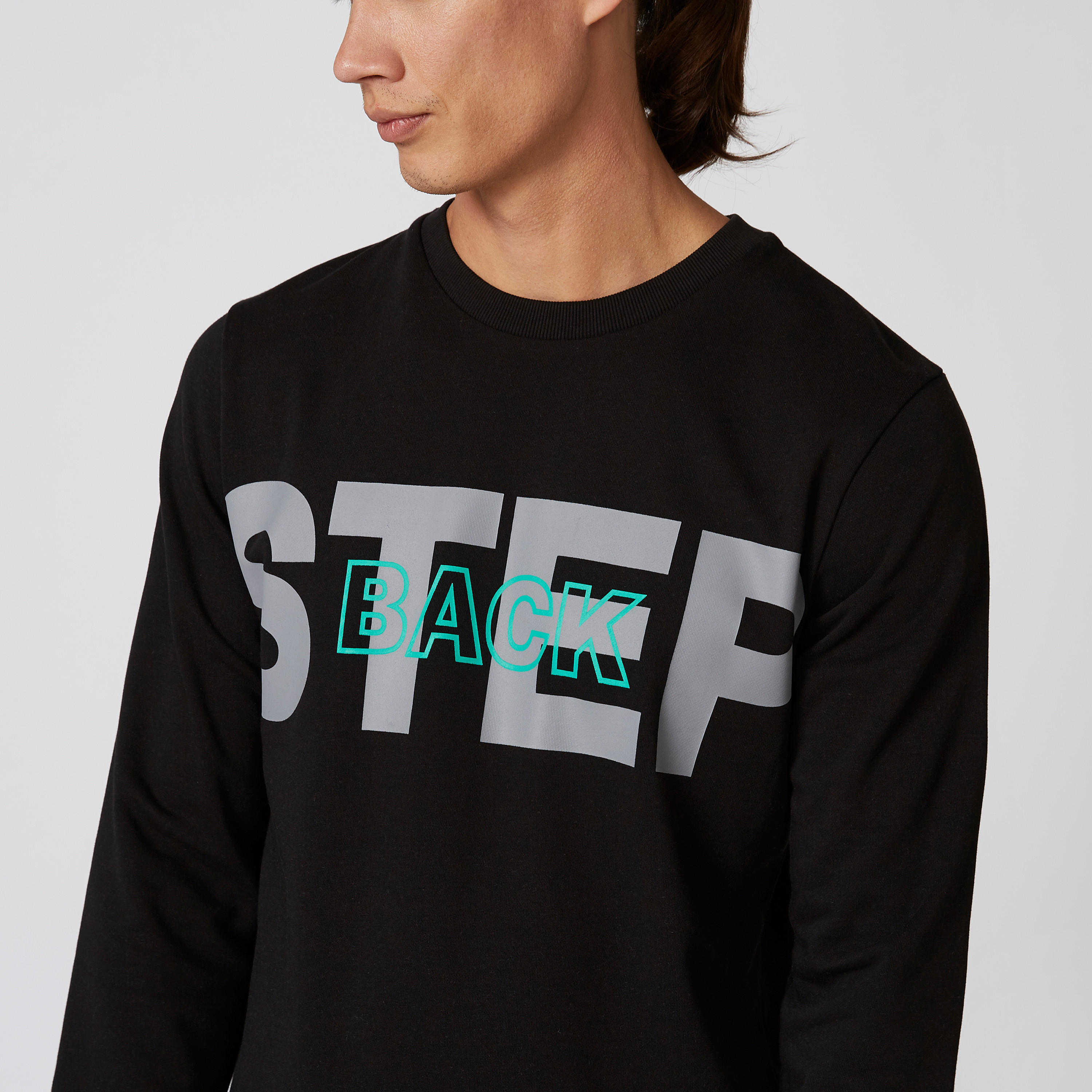 سويت شيرت بياقة مستديرة وأكمام طويلة وطبعات-men-winterwear-hoodiesandsweatshirts-image-4