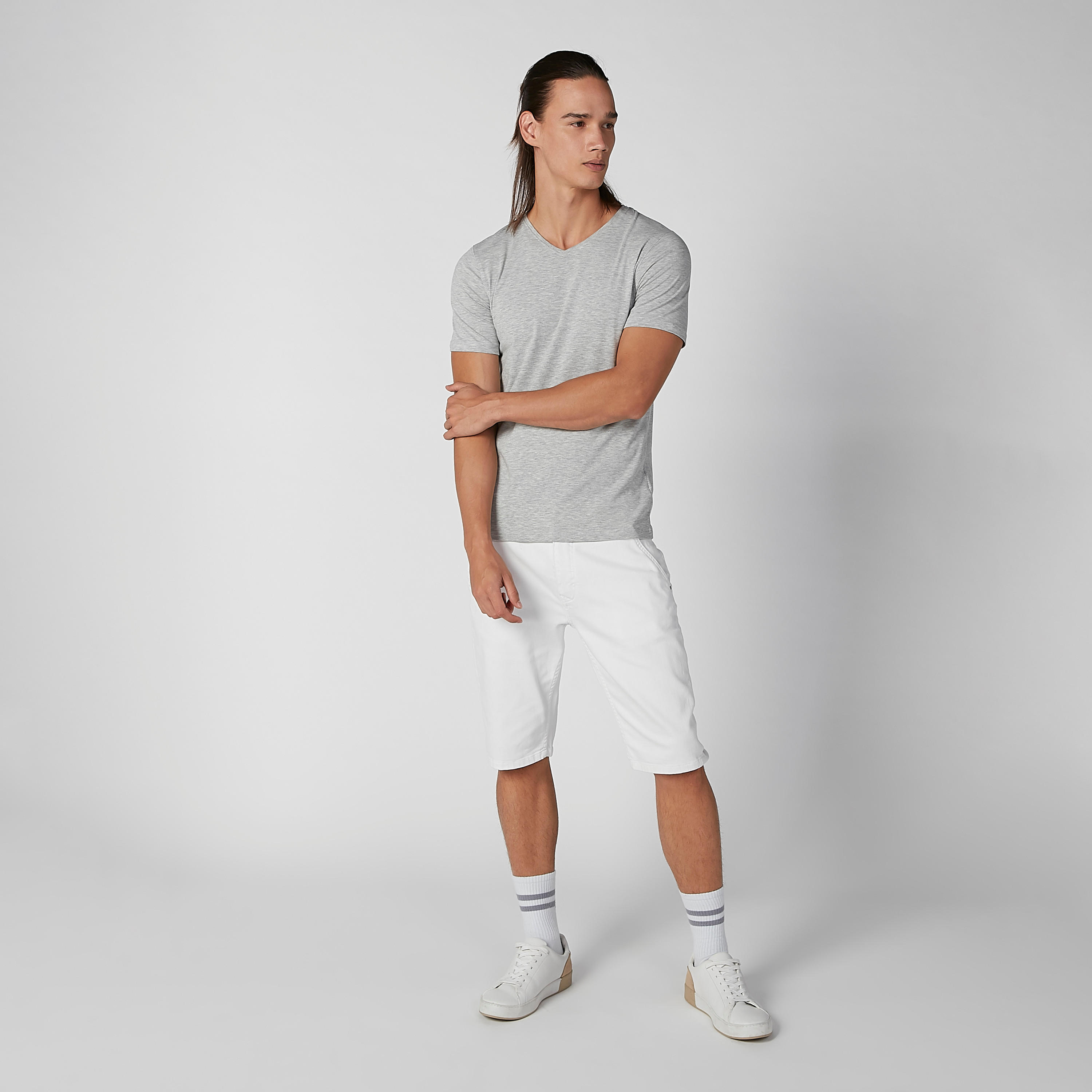 تيشيرت سادة بياقة V وأكمام قصيرة-men-clothing-tshirtsandpolos-tshirts-image-2