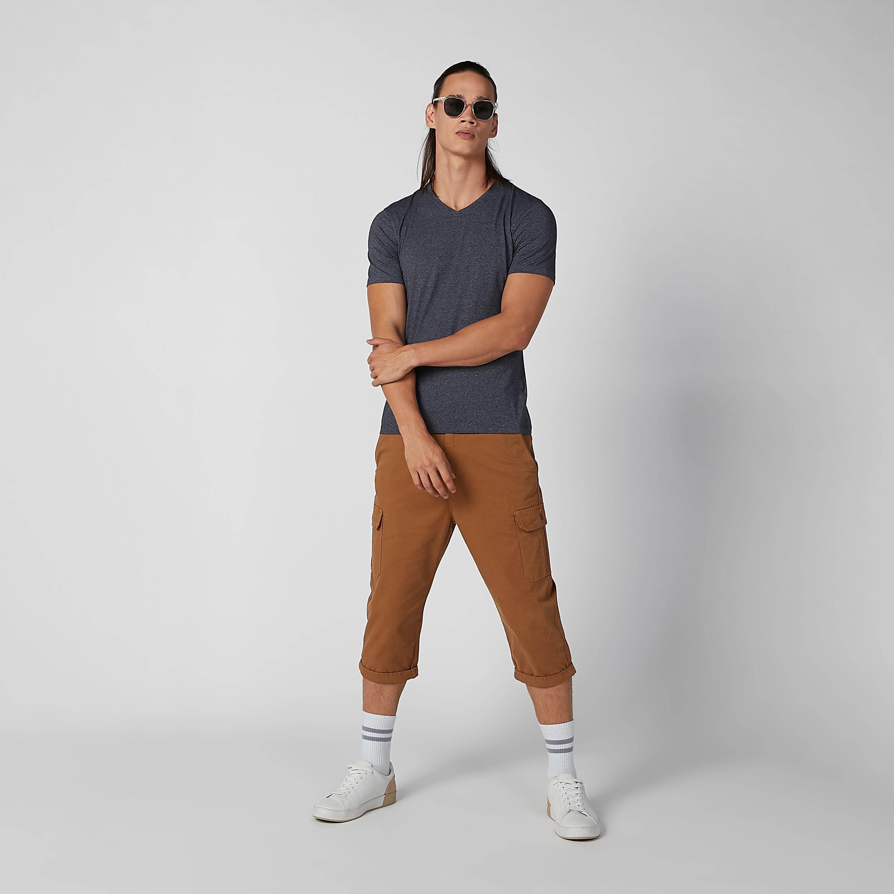تيشيرت سادة بياقة V وأكمام قصيرة-men-clothing-tshirtsandpolos-tshirts-image-3