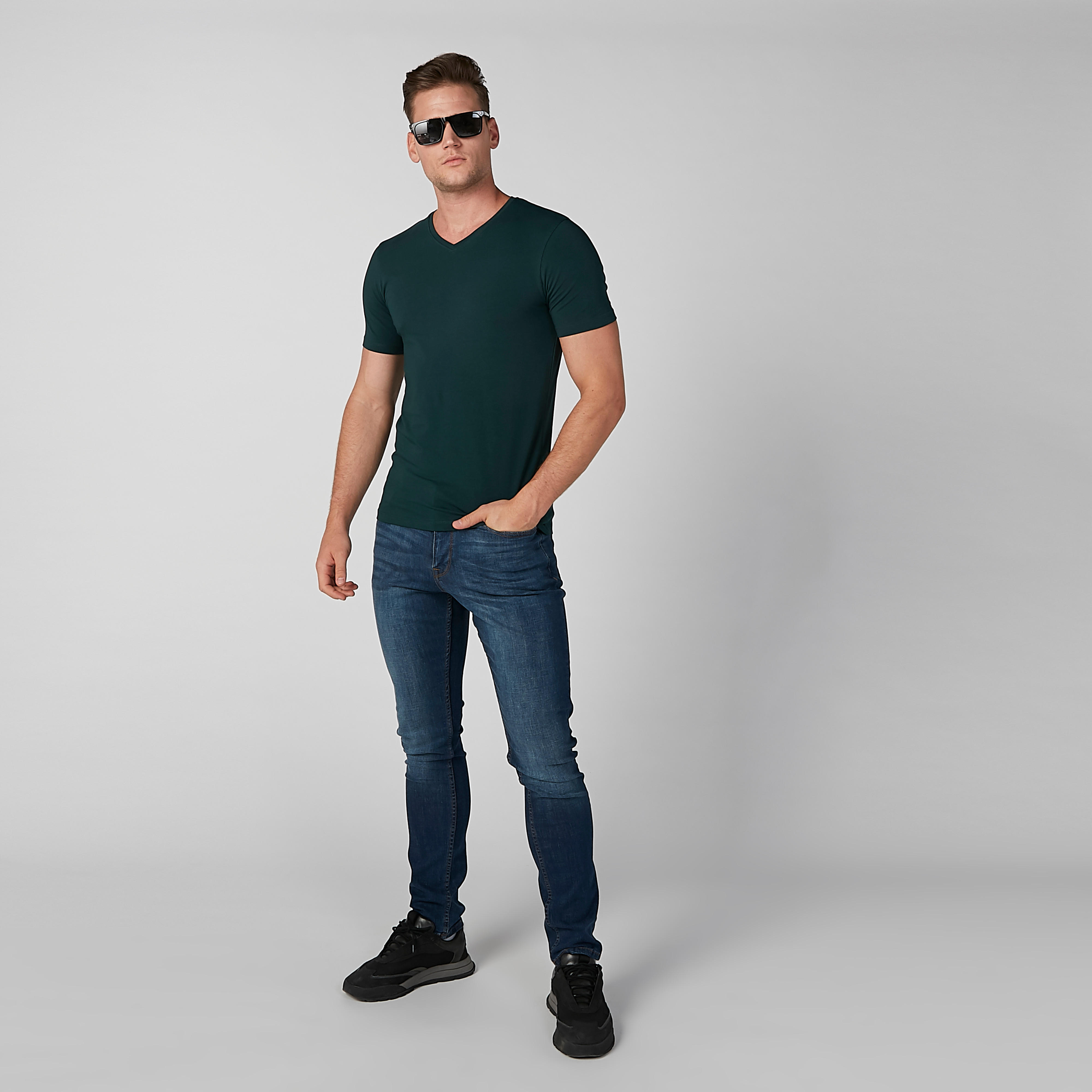 تيشيرت مستدام سليم سادة بياقة V وأكمام قصيرة-men-clothing-tshirtsandpolos-tshirts-image-2