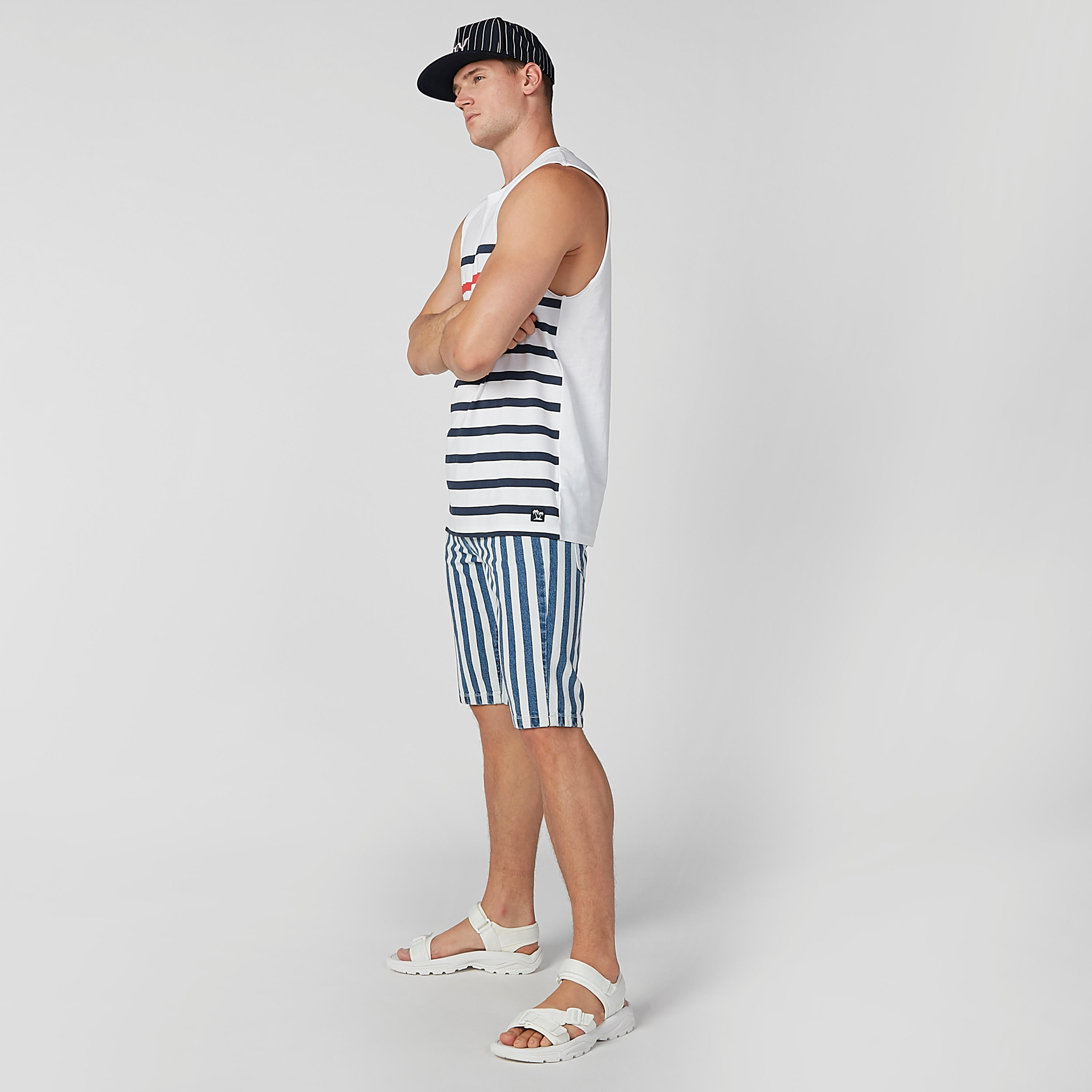 تيشيرت مستدام دون أكمام بقصّة سليم وياقة مستديرة وطبعات-men-clothing-tshirtsandpolos-tshirts-image-1