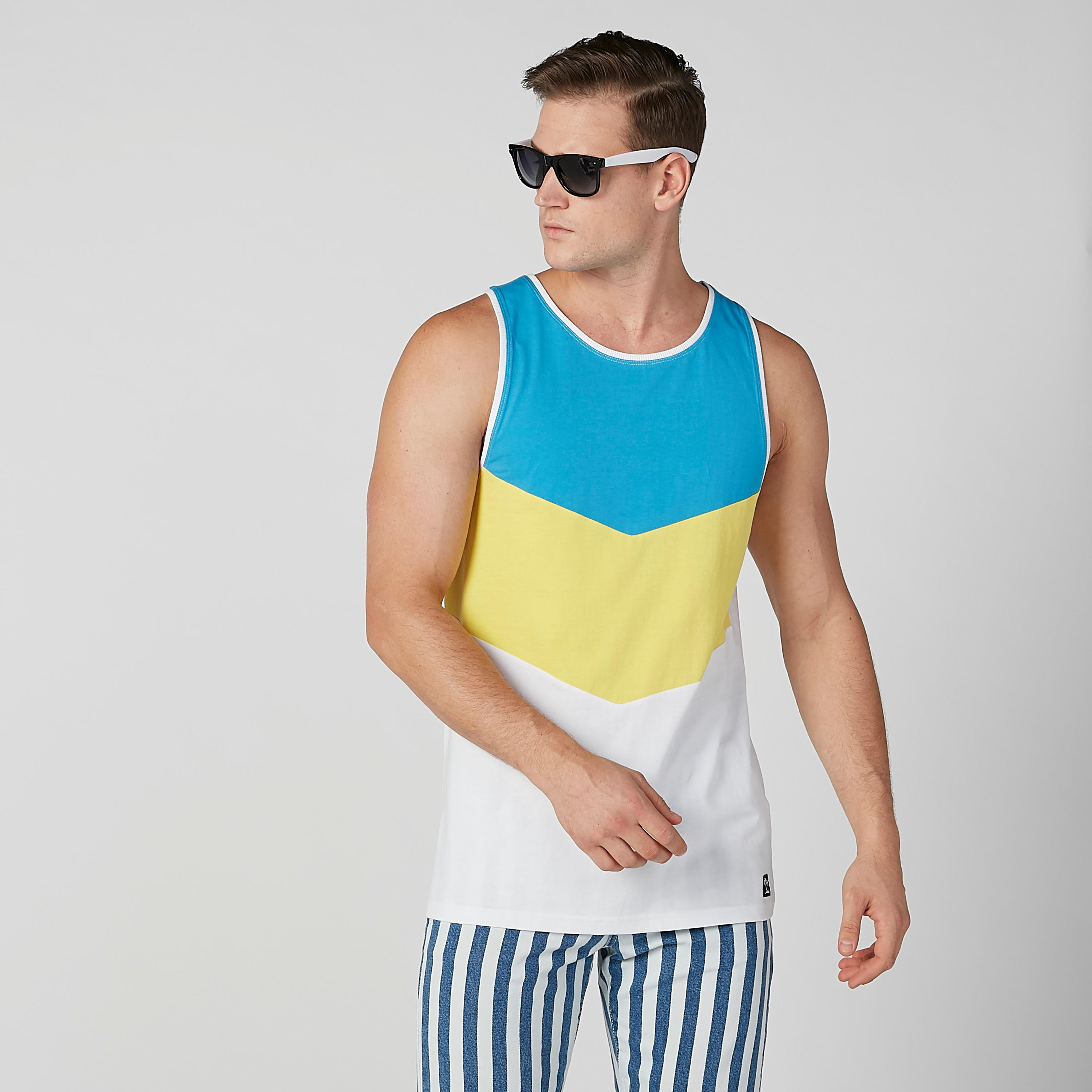 تيشيرت مستدام سادة سليم دون أكمام بياقة عميقة-men-clothing-tshirtsandpolos-tshirts-image-2