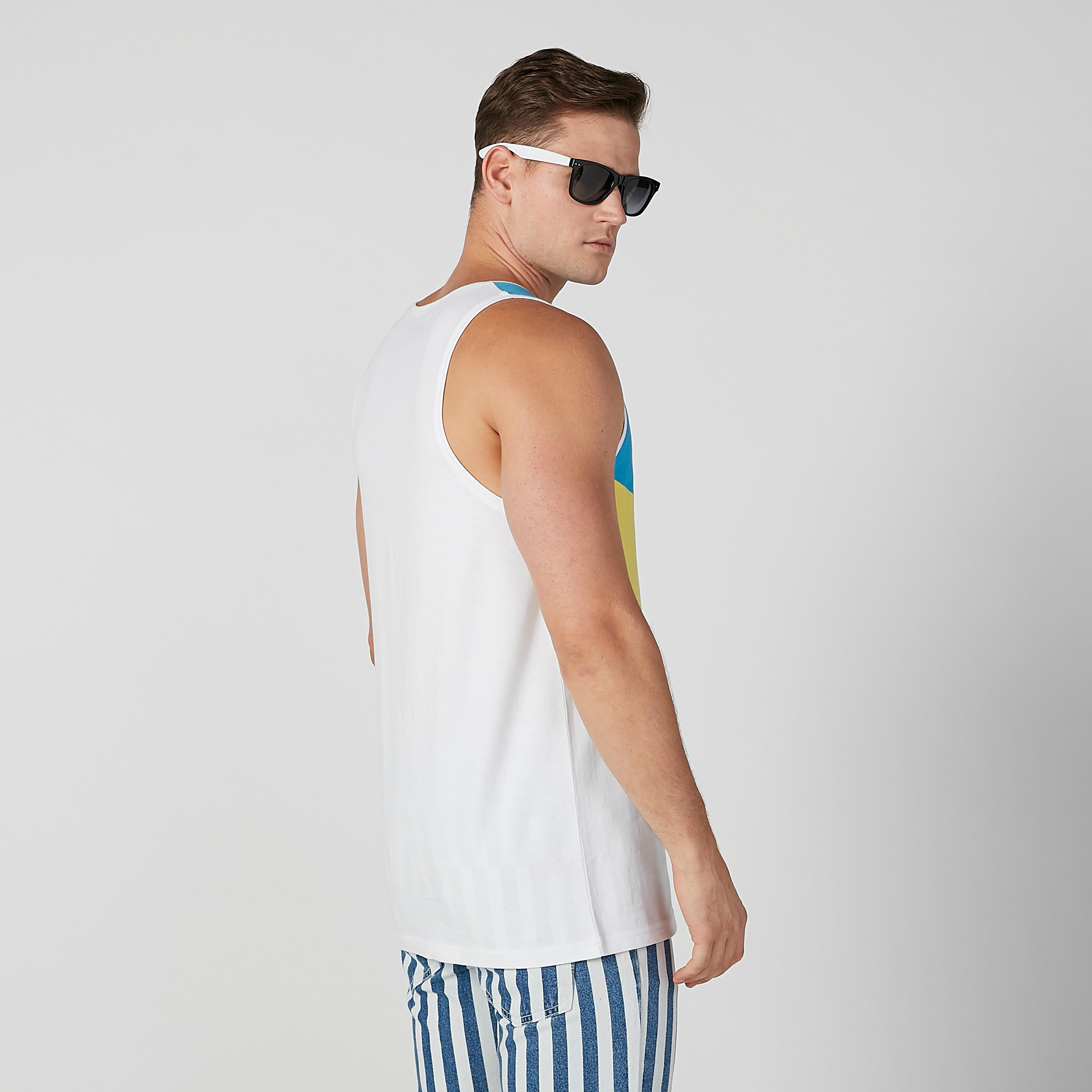 تيشيرت مستدام سادة سليم دون أكمام بياقة عميقة-men-clothing-tshirtsandpolos-tshirts-image-4