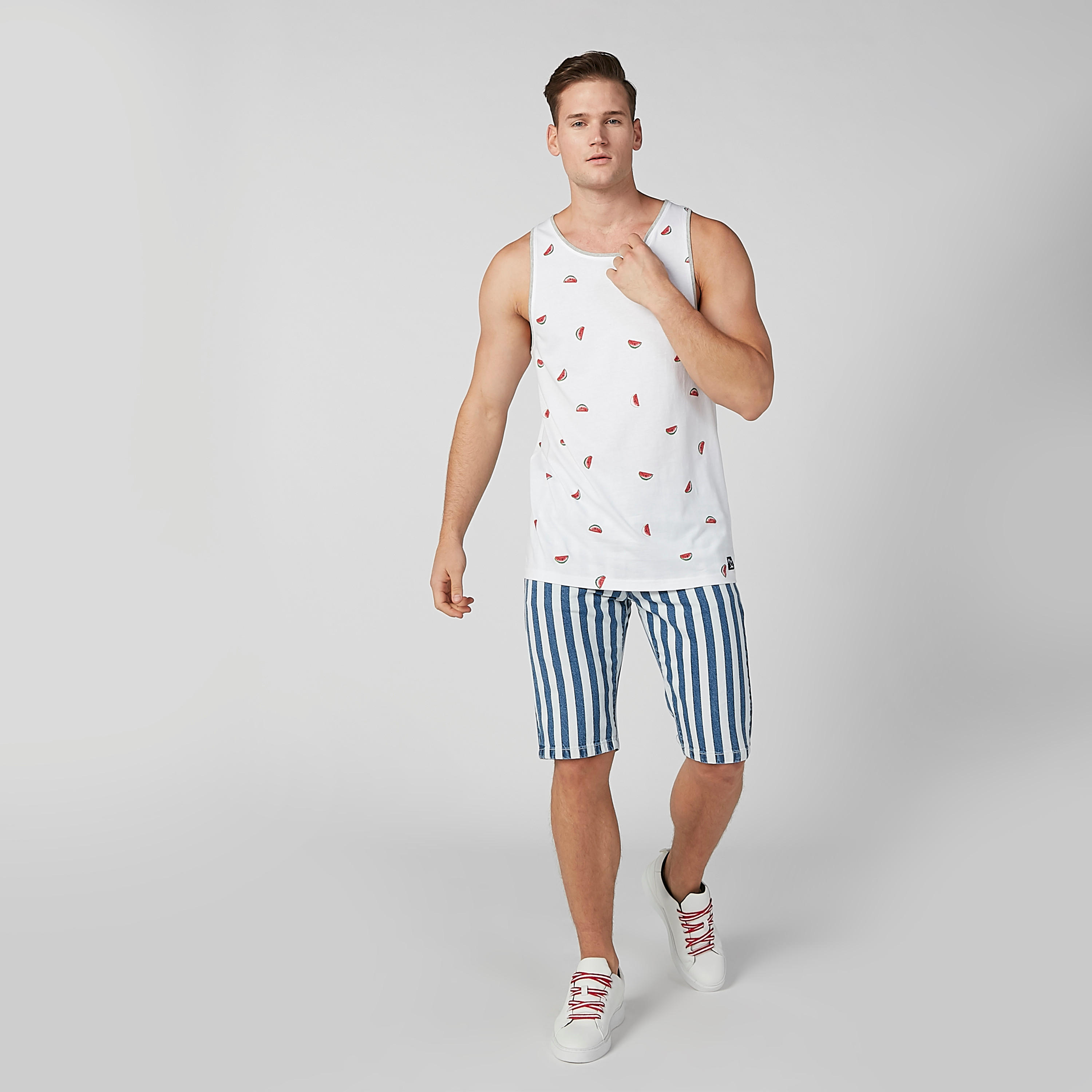 Sustainable Printed T-shirt with Scoop Neck in Slim-Fit-men-clothing-tshirtsandpolos-tshirts-image-1