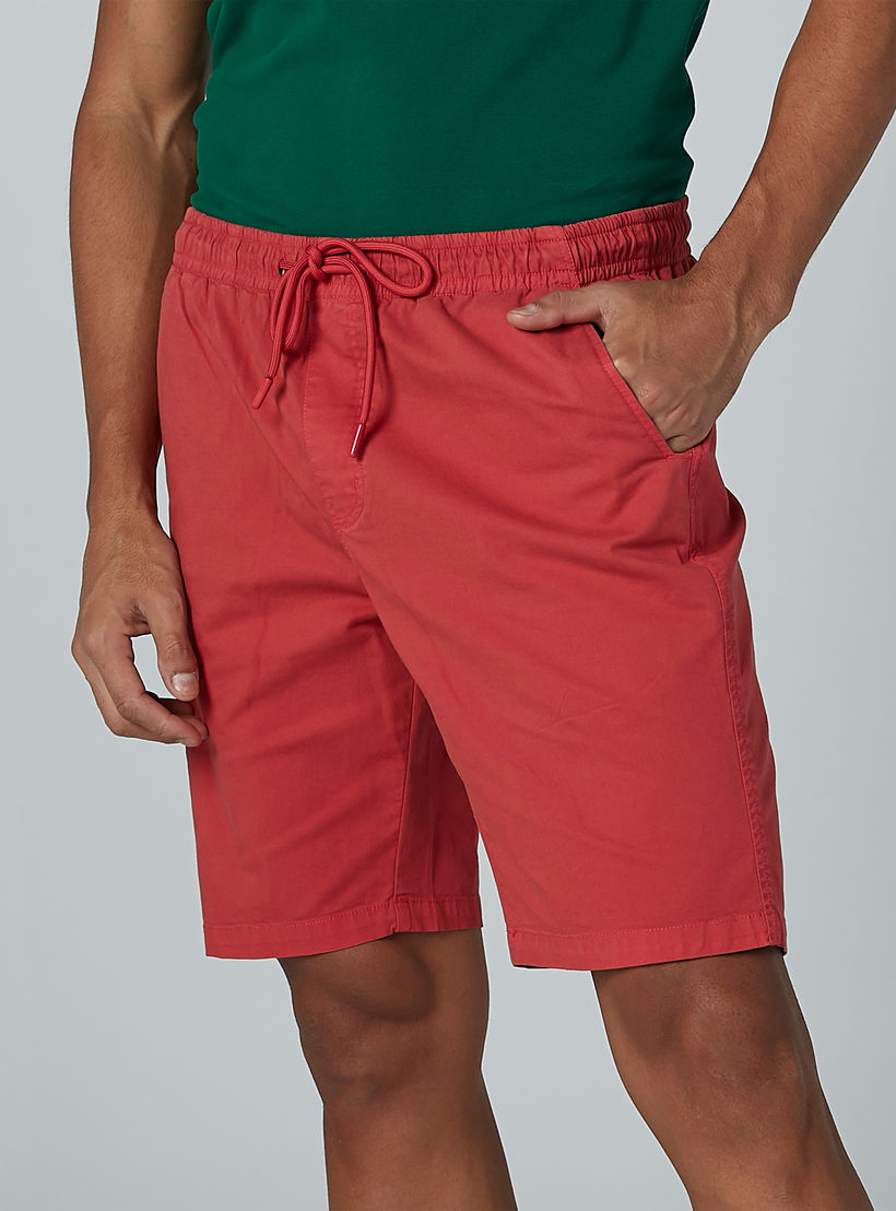 شورت دنيم بخصر متوسط ورباط وجيوب-men-clothing-bottoms-shorts-image-1