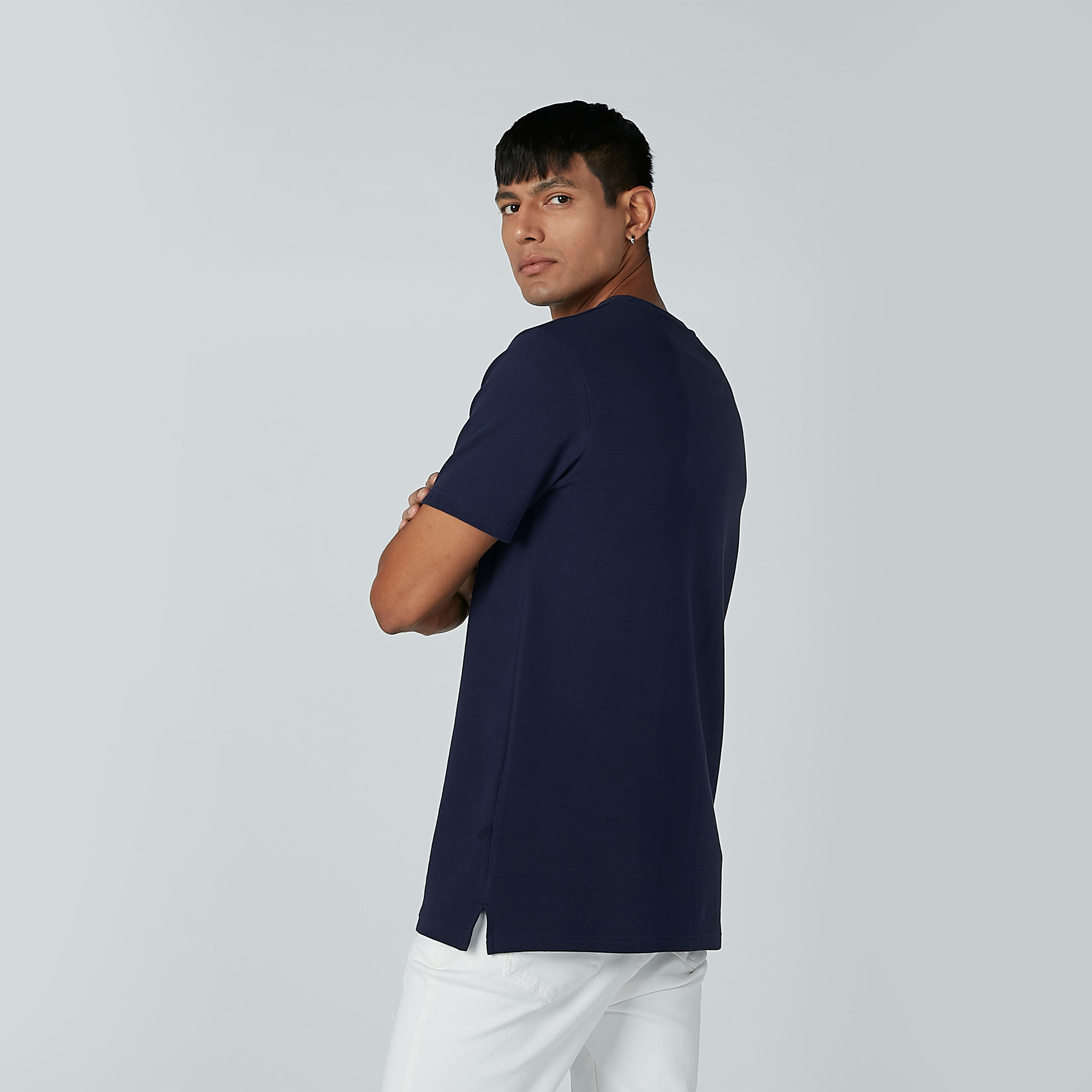 تيشيرت مستدام سادة بقصّة سليم وأكمام قصيرة -men-clothing-tshirtsandpolos-tshirts-image-3