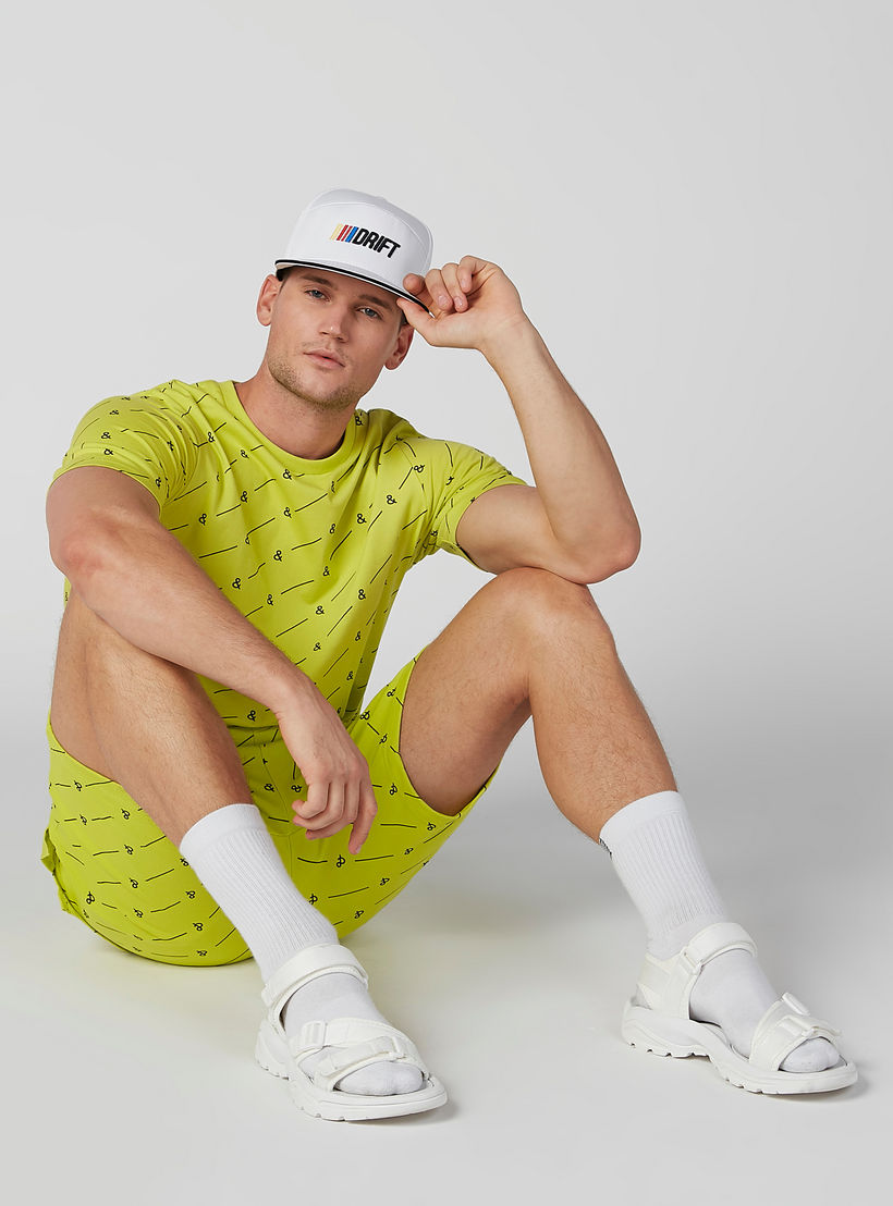شورت بخصر مرن وجيوب وطبعات-men-clothing-bottoms-shorts-image-2