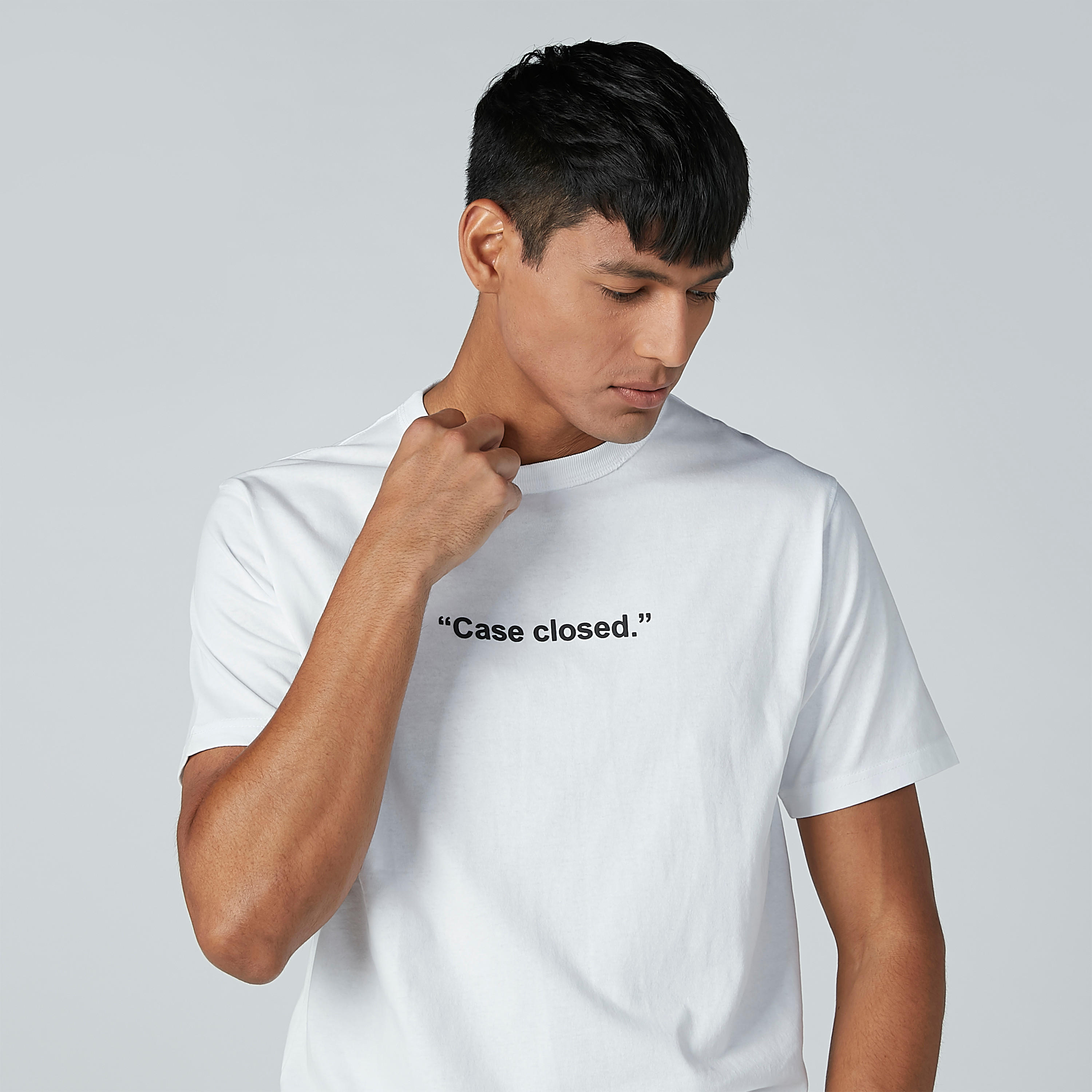 تيشيرت مستدام بياقة مستديرة وأكمام قصيرة وطبعات نصيّة-men-clothing-tshirtsandpolos-tshirts-image-1