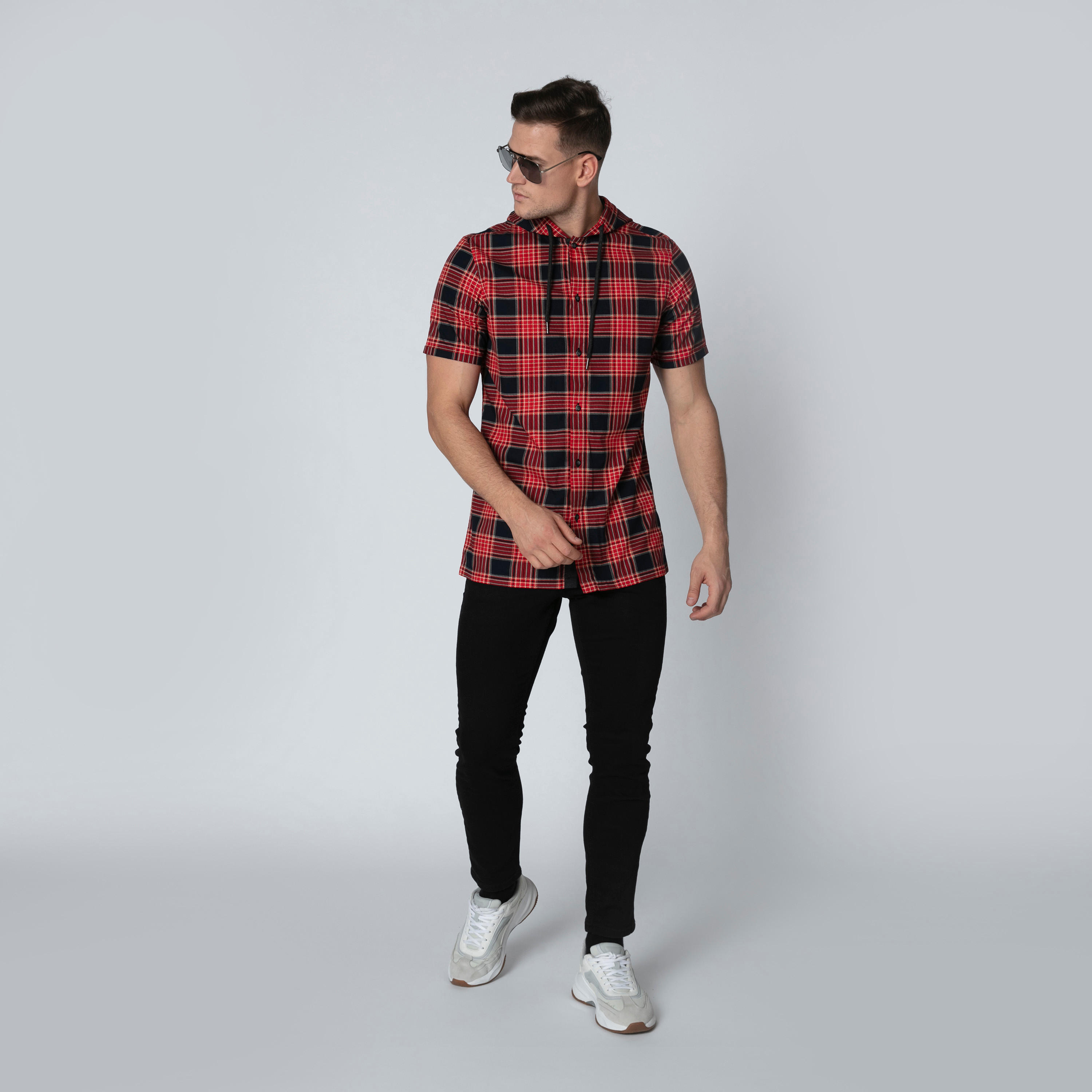 قميص كاروهات بقبّعة وأكمام قصيرة وأزرار-men-clothing-shirts-image-3