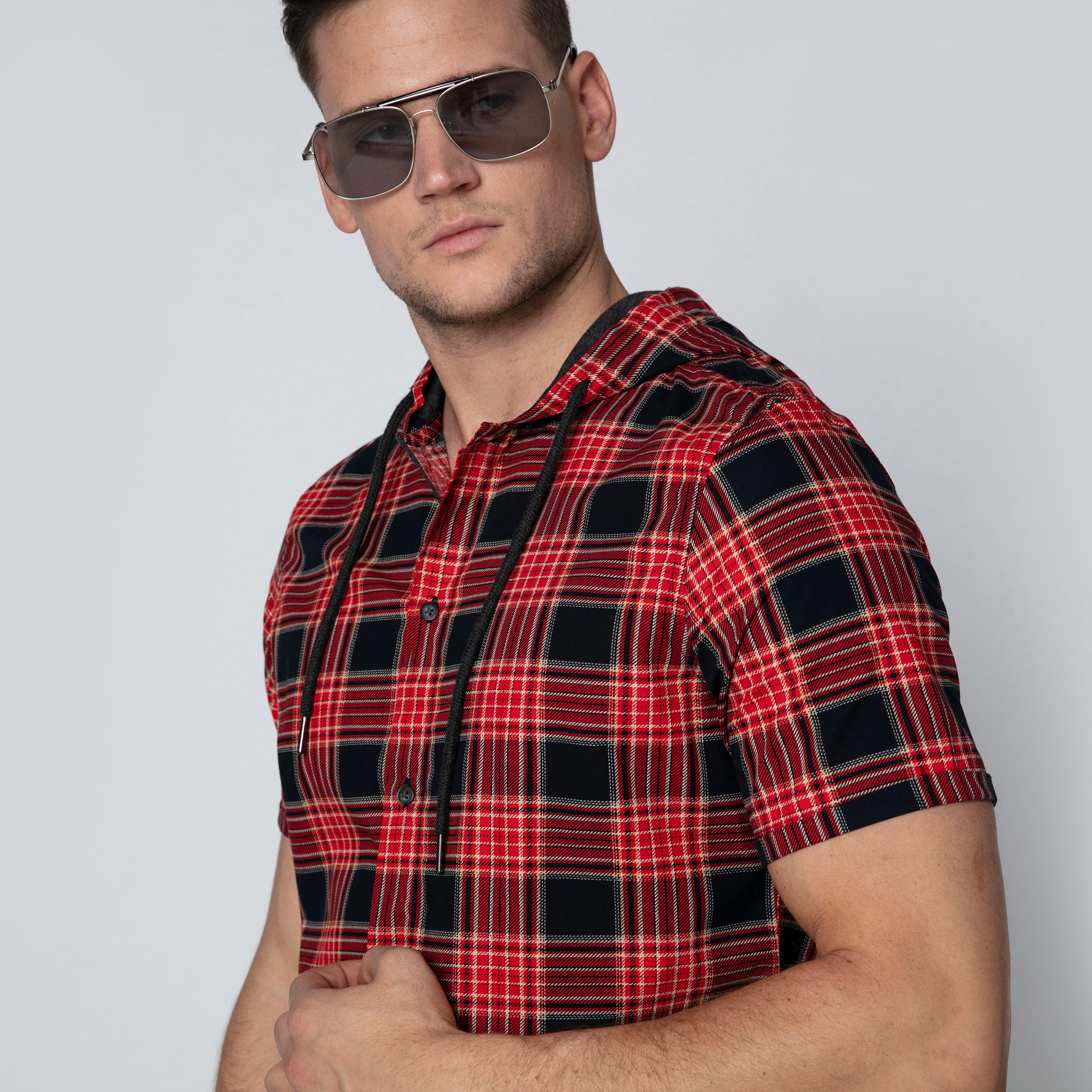 قميص كاروهات بقبّعة وأكمام قصيرة وأزرار-men-clothing-shirts-image-5