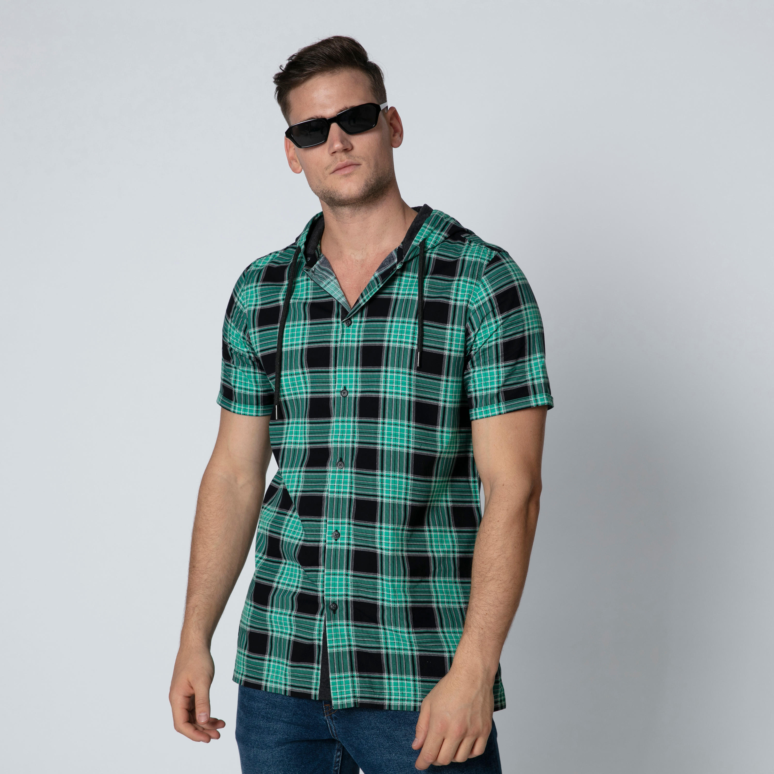 قميص كاروهات بقبّعة وأكمام قصيرة-men-clothing-shirts-image-3