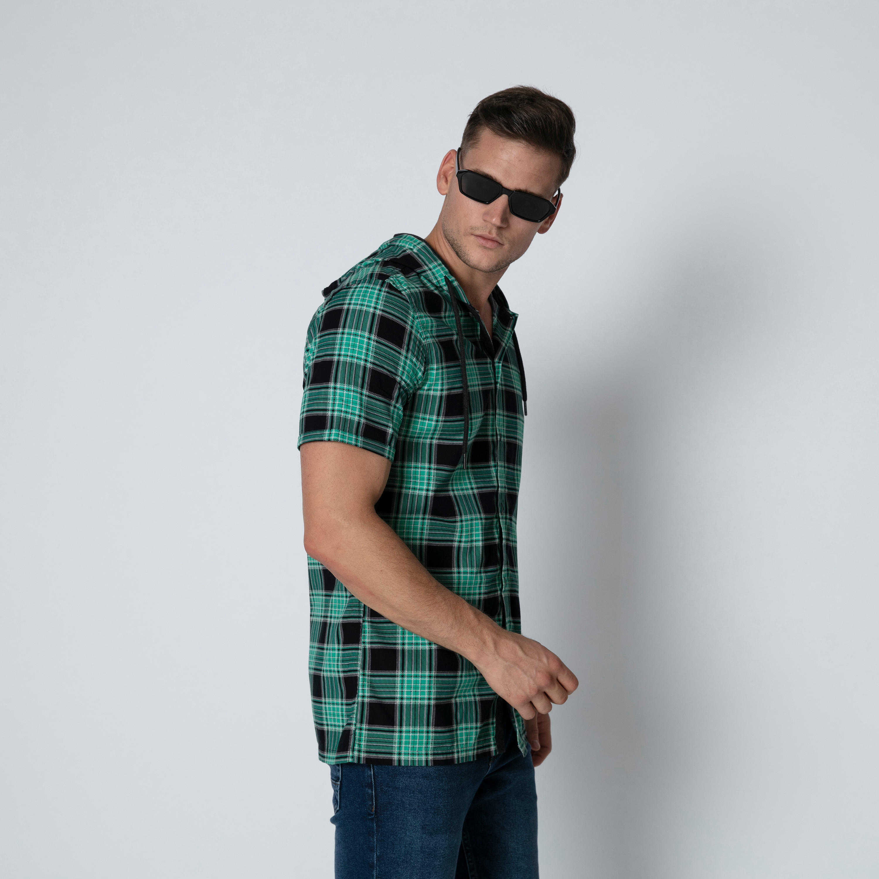 قميص كاروهات بقبّعة وأكمام قصيرة-men-clothing-shirts-image-4