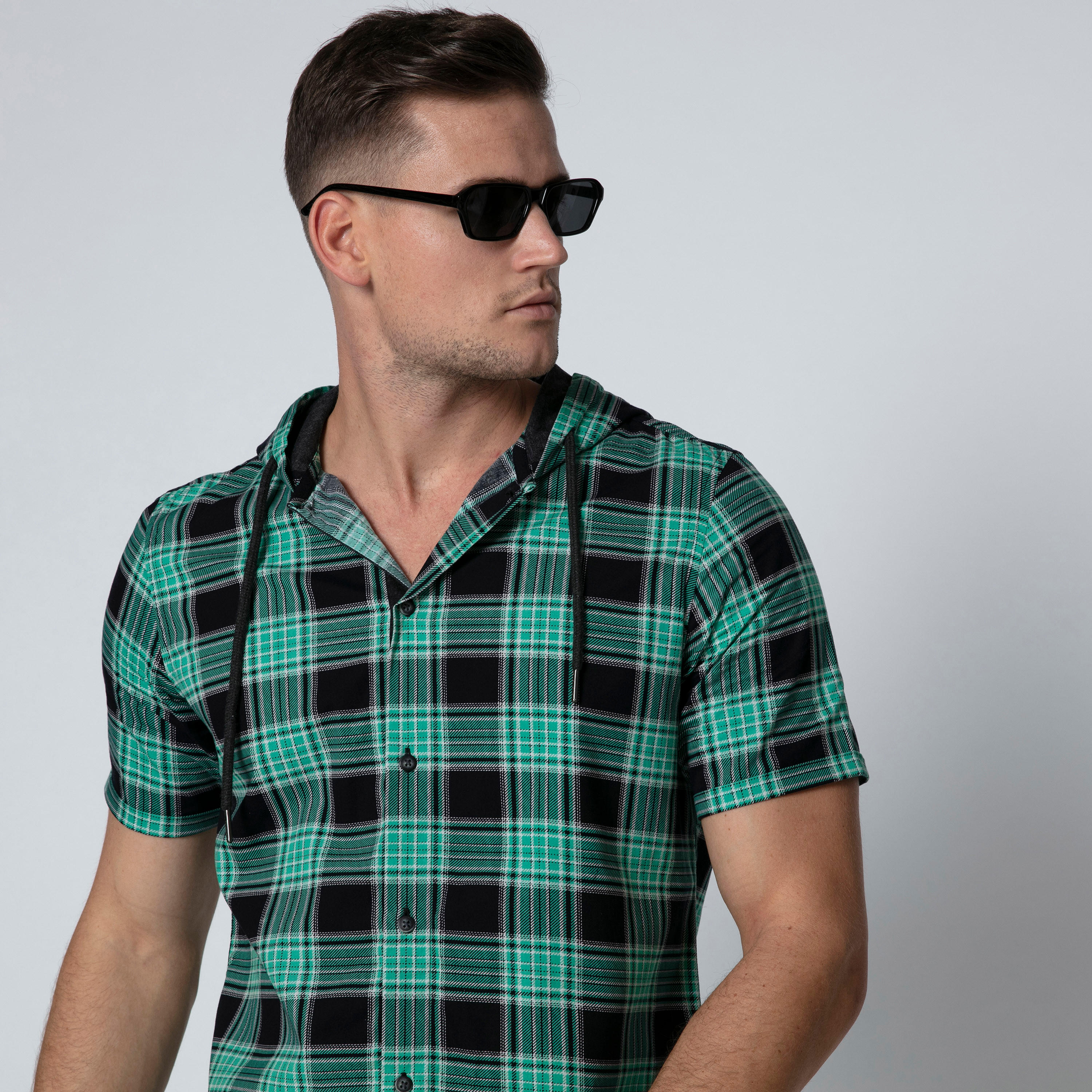 قميص كاروهات بقبّعة وأكمام قصيرة-men-clothing-shirts-image-5