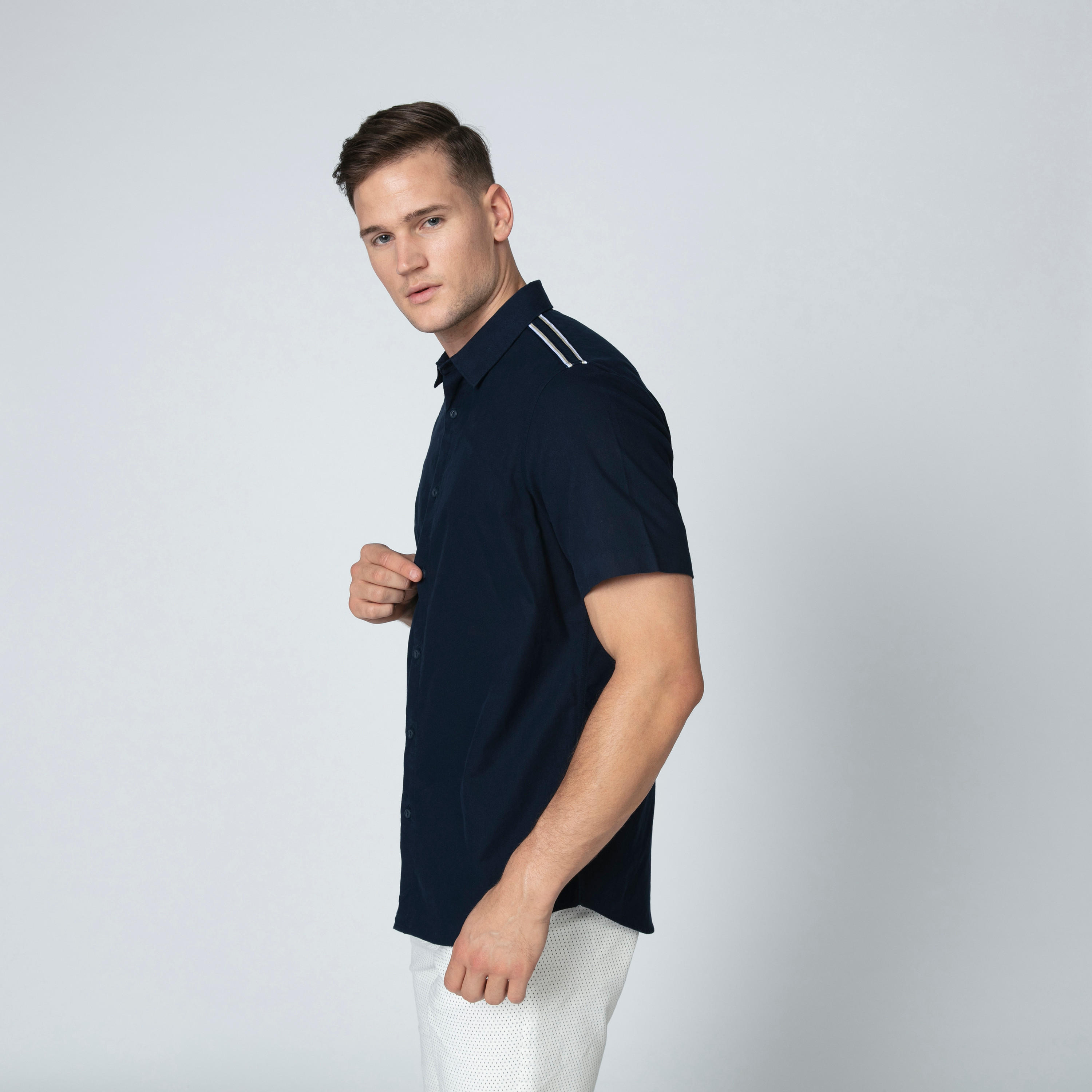 قميص سادة بياقة عاديّة وأكمام قصيرة-men-clothing-shirts-image-1