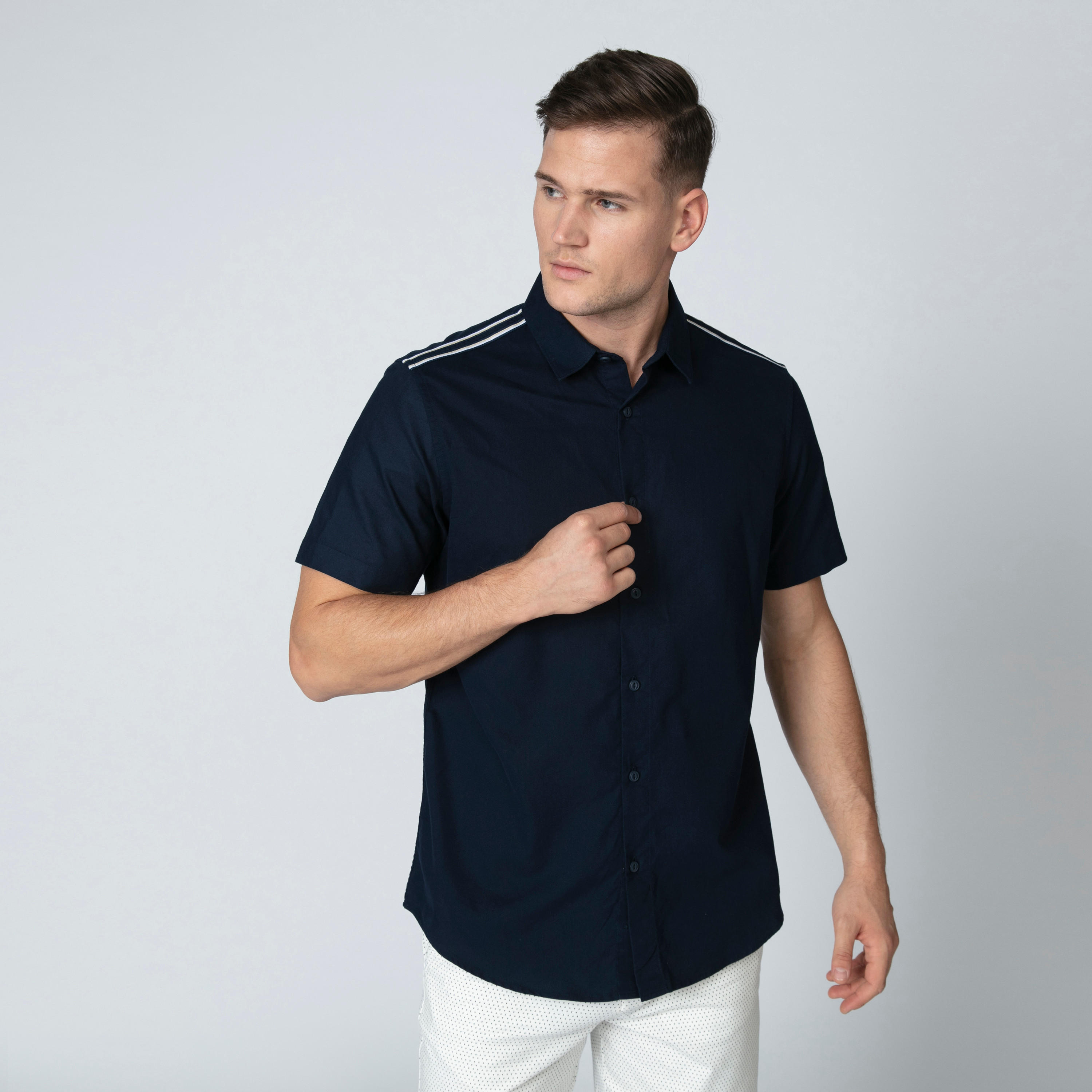 قميص سادة بياقة عاديّة وأكمام قصيرة-men-clothing-shirts-image-4