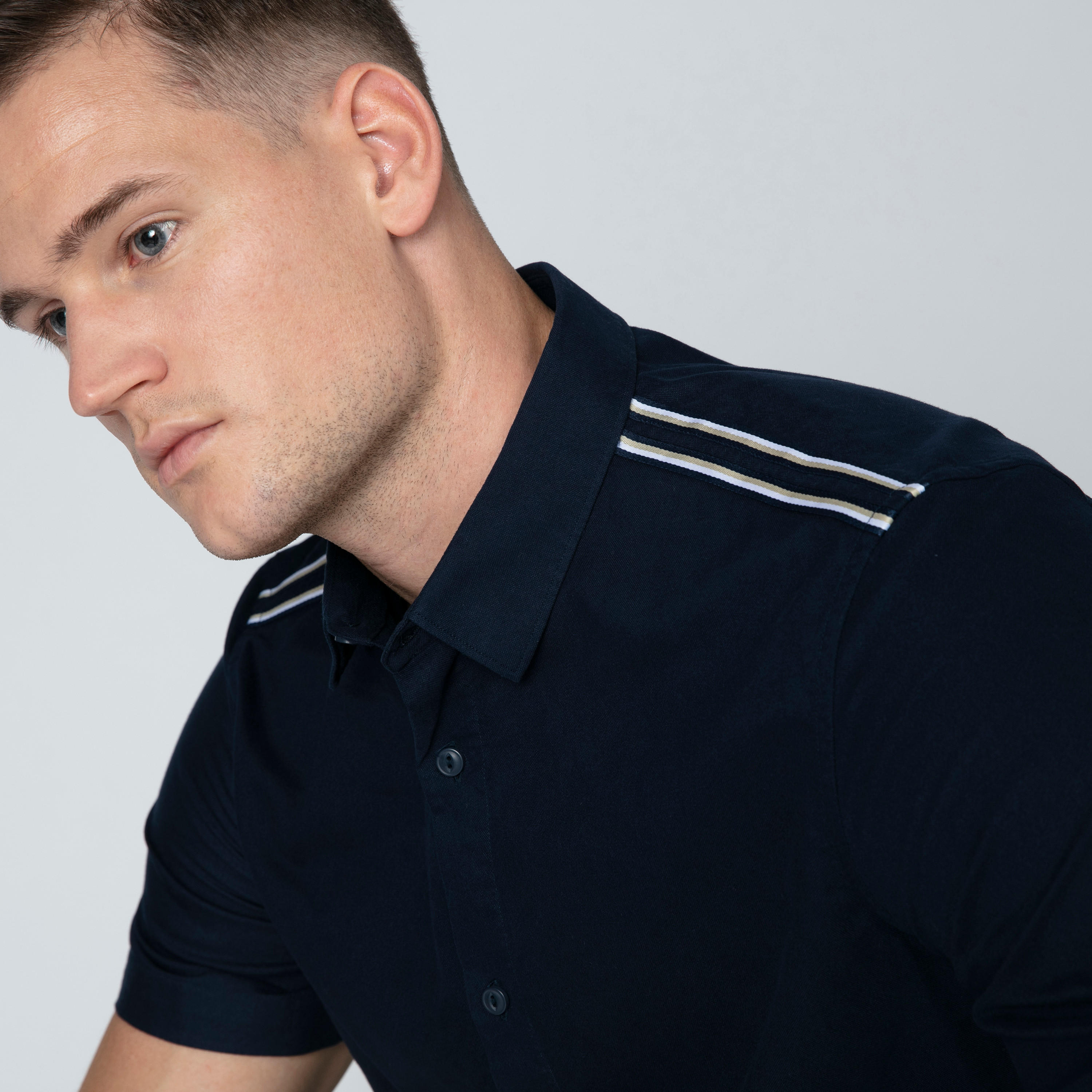 قميص سادة بياقة عاديّة وأكمام قصيرة-men-clothing-shirts-image-5