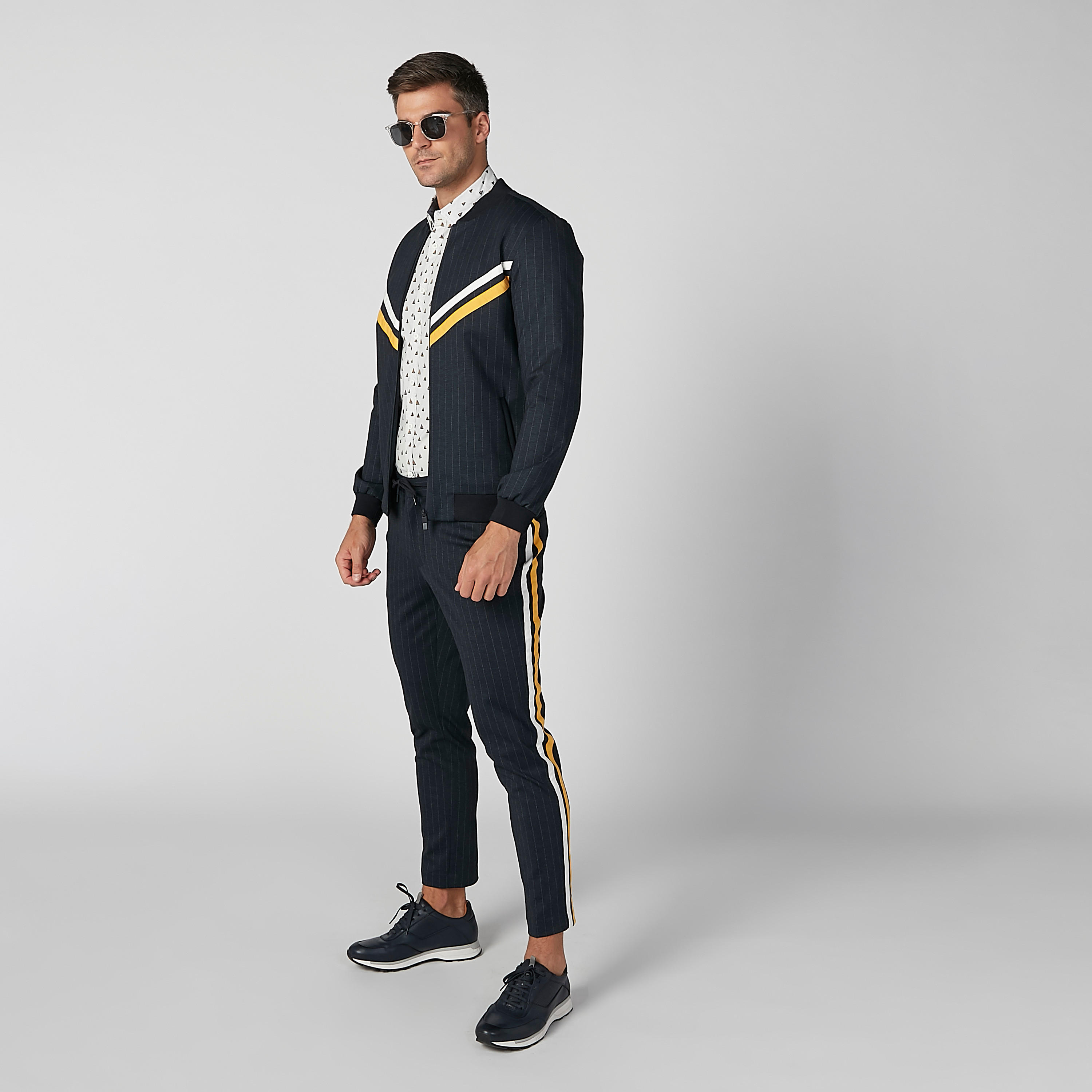 قميص بياقة عاديّة وأكمام قصيرة وطبعات-men-clothing-shirts-image-2