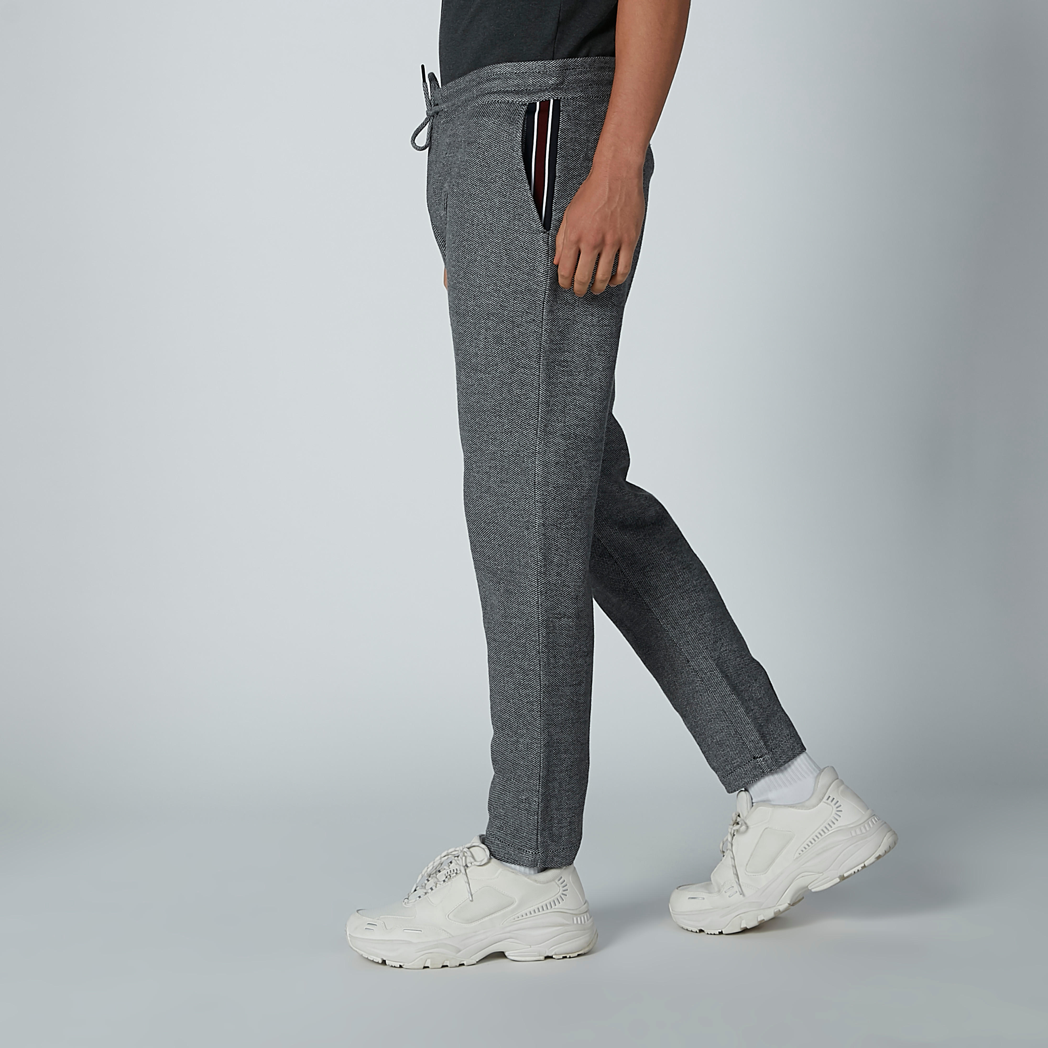 بنطال بارز الملمس بخصر متوسط الارتفاع وجيوب ورباط-men-clothing-bottoms-trousersandchinos-trousers-image-4