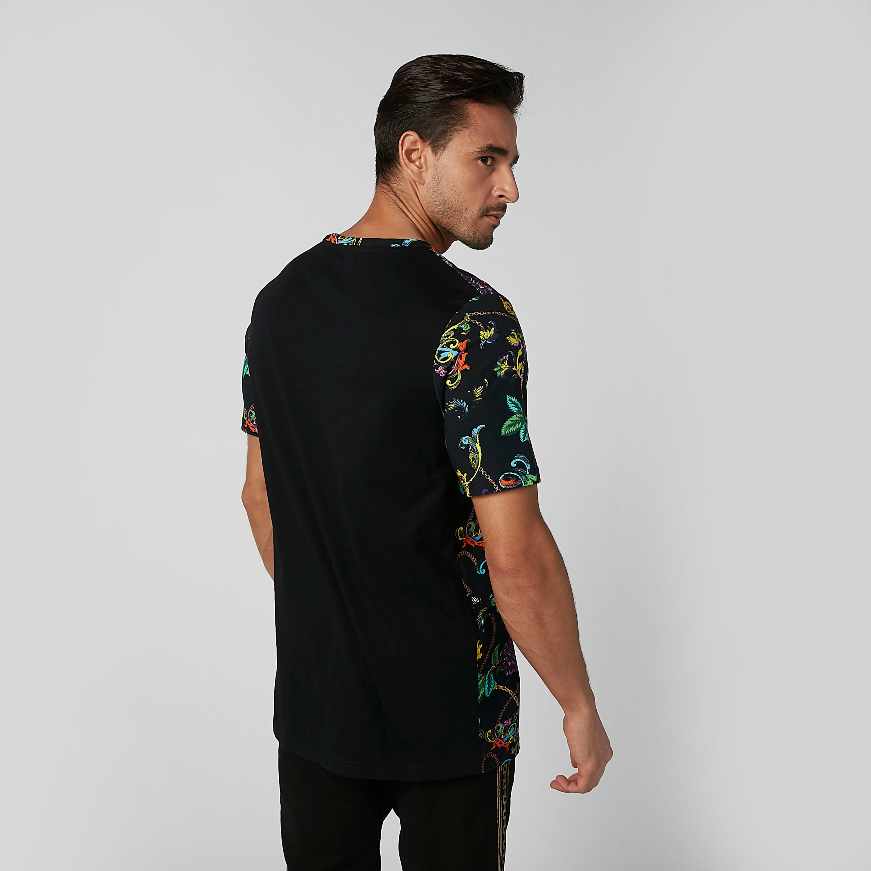 تيشيرت بياقة مستديرة وأكمام قصيرة وطبعات-men-clothing-tshirtsandpolos-tshirts-image-4