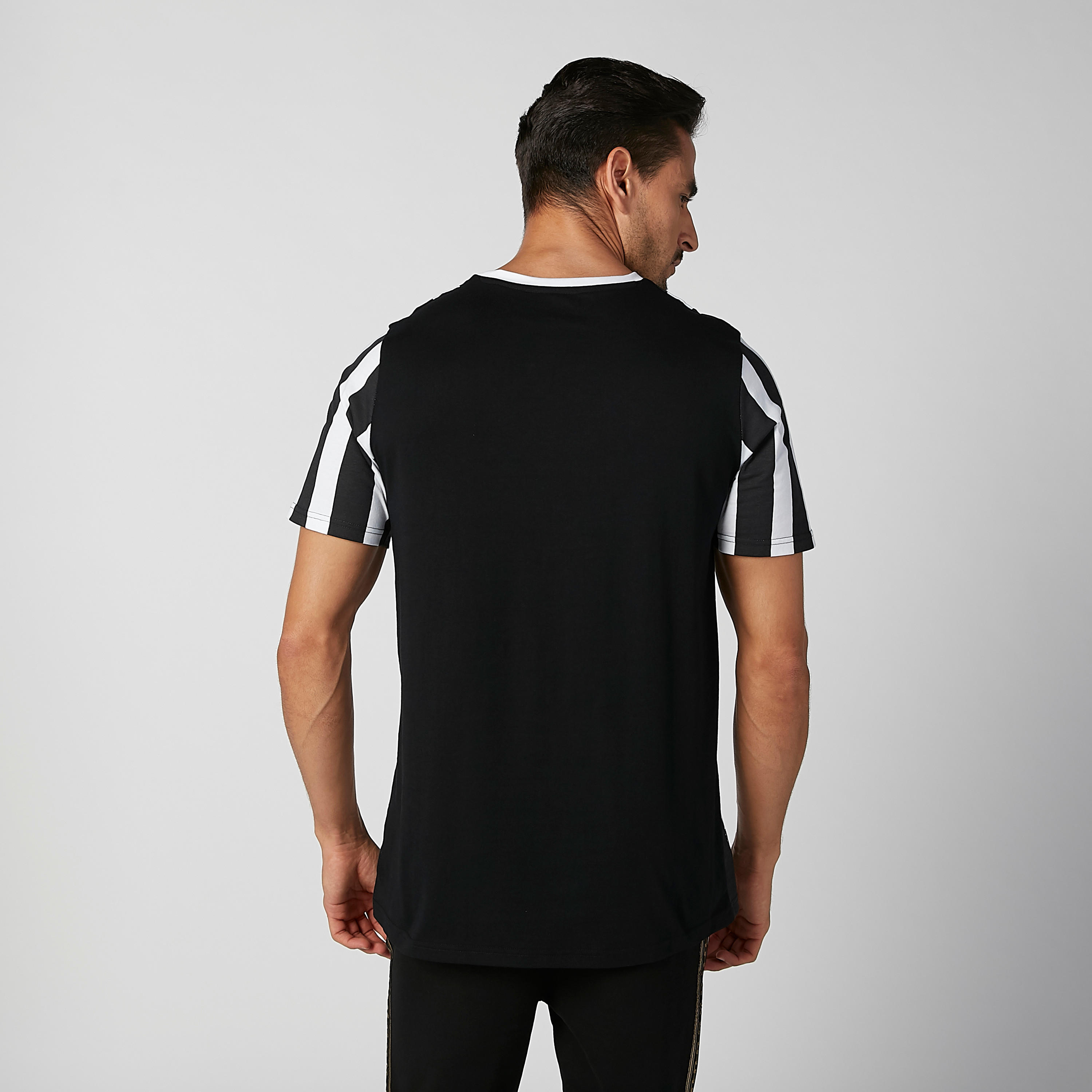 تيشيرت بياقة مستديرة وأكمام قصيرة وطبعات-men-clothing-tshirtsandpolos-tshirts-image-2