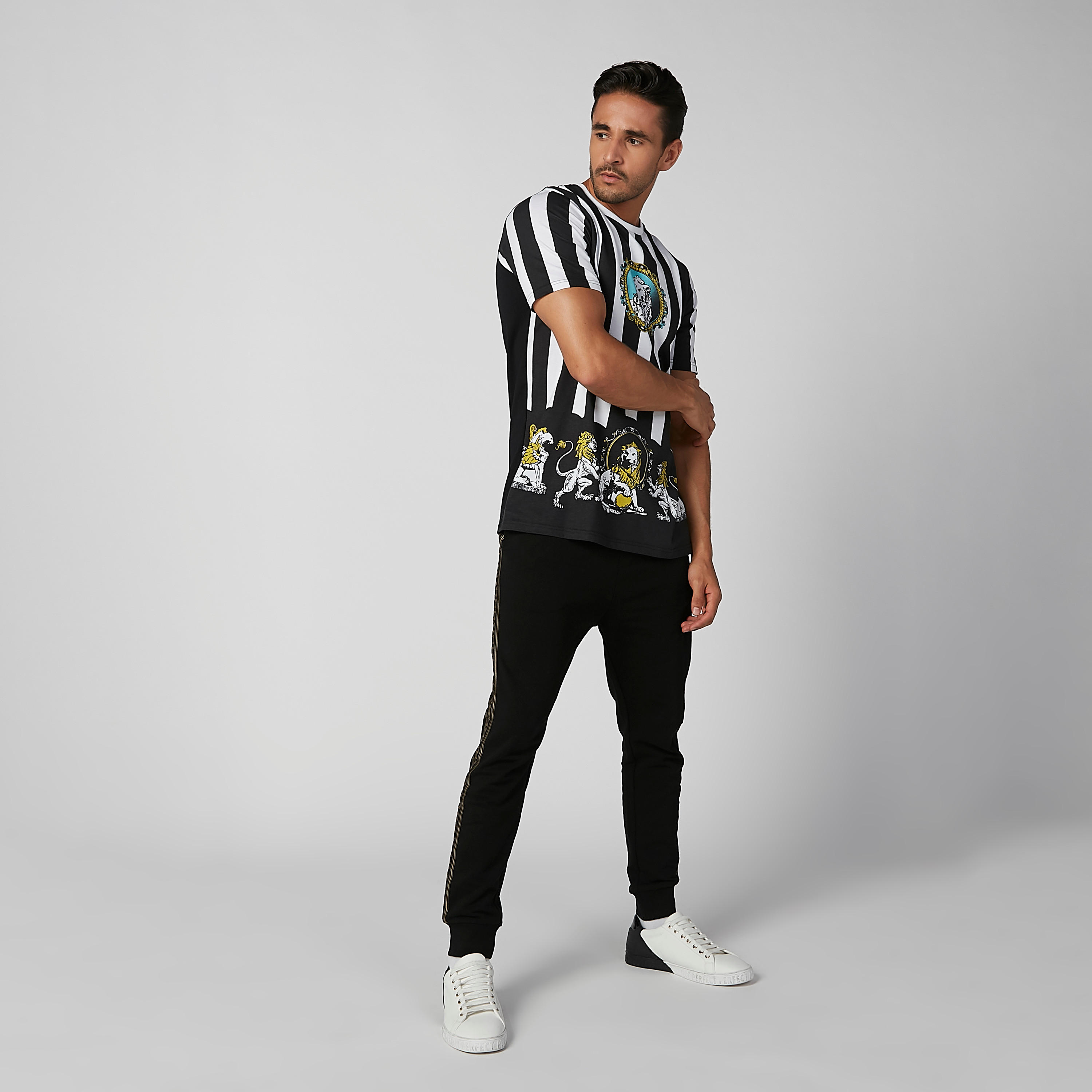 تيشيرت بياقة مستديرة وأكمام قصيرة وطبعات-men-clothing-tshirtsandpolos-tshirts-image-1