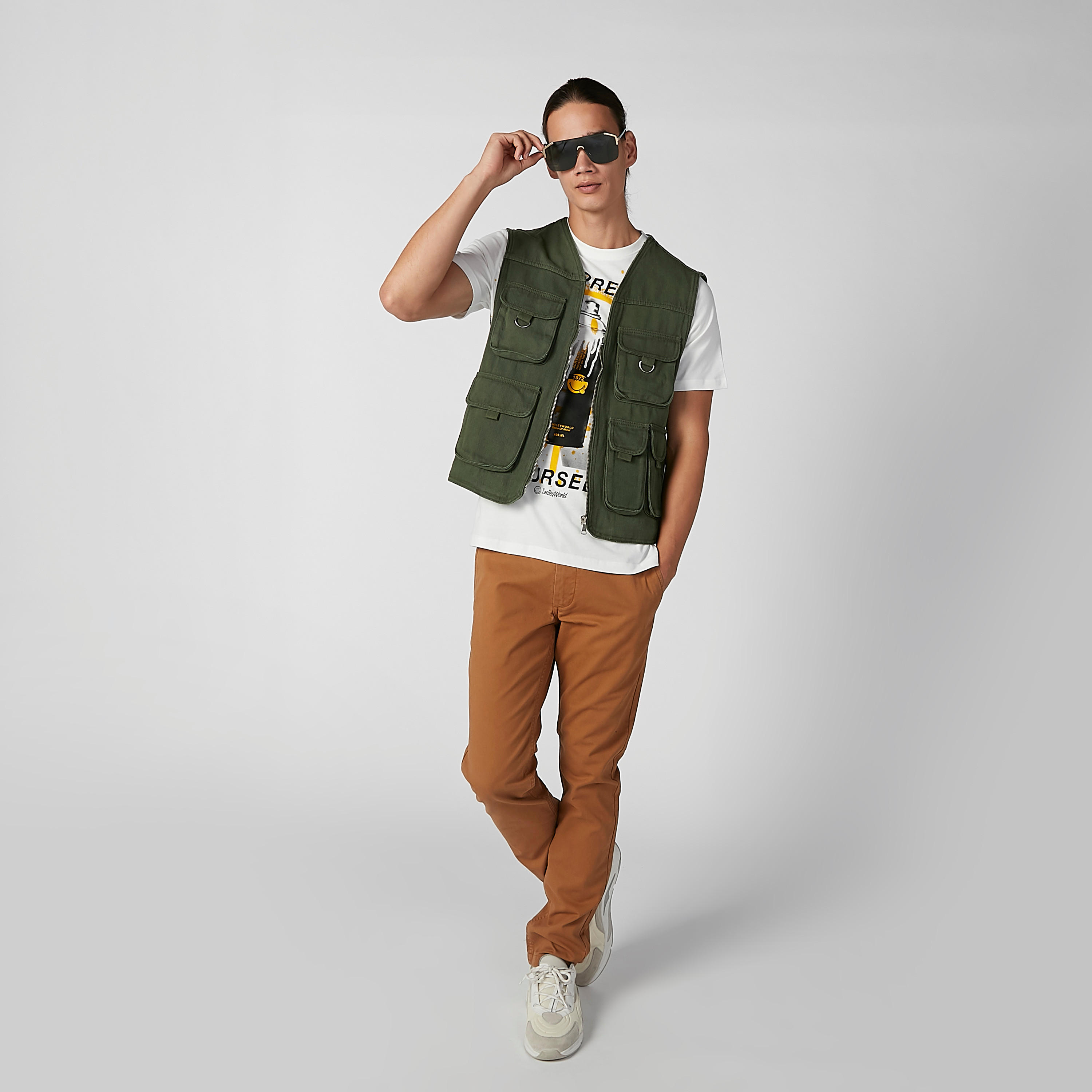 جاكيت دون أكمام بسحّاب إغلاق وجيوب بطيّة-men-clothing-jacketsandblazers-jackets-image-6