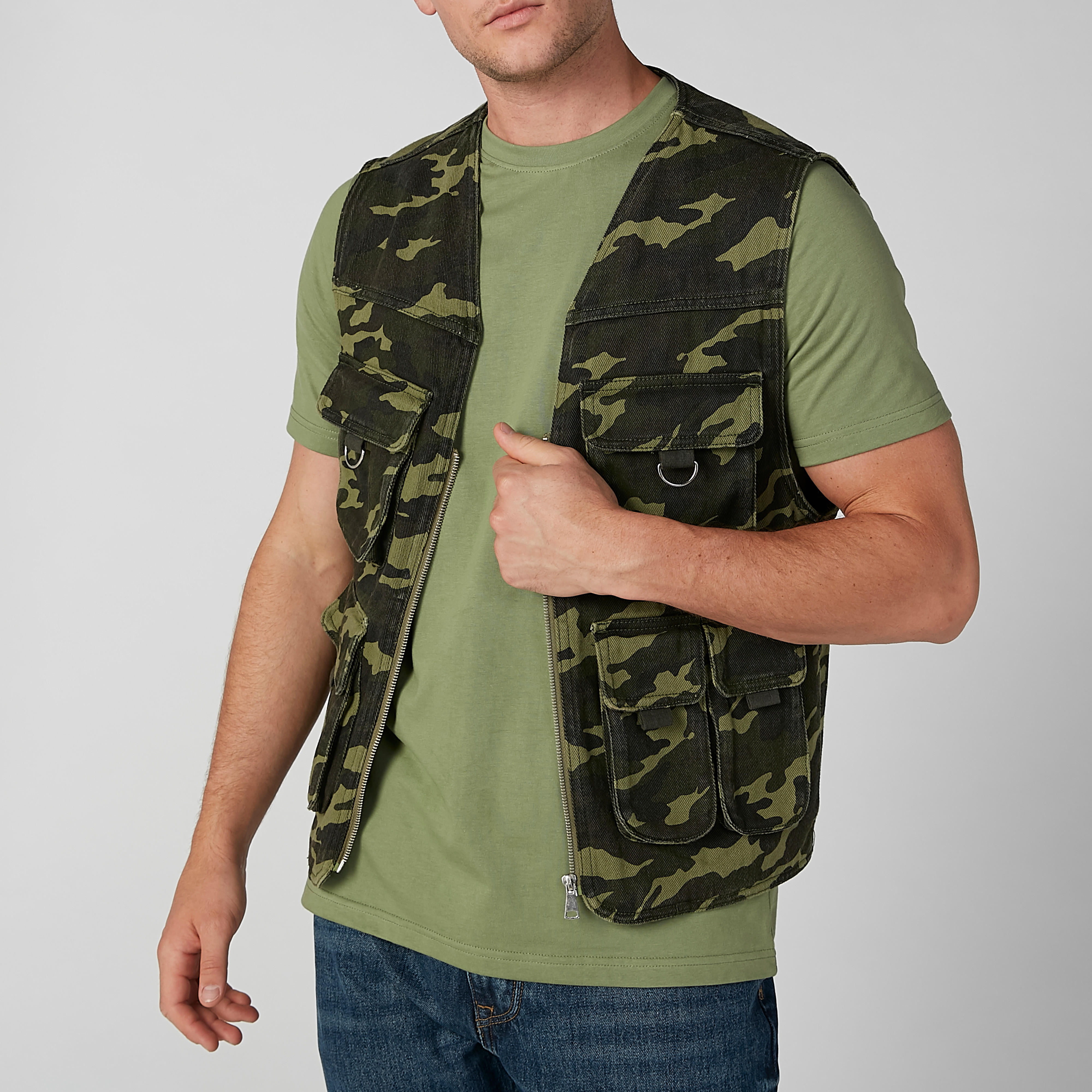 جاكيت دون أكمام بجيوب بطيّة وطبعات مموّهة-men-clothing-jacketsandblazers-jackets-image-4