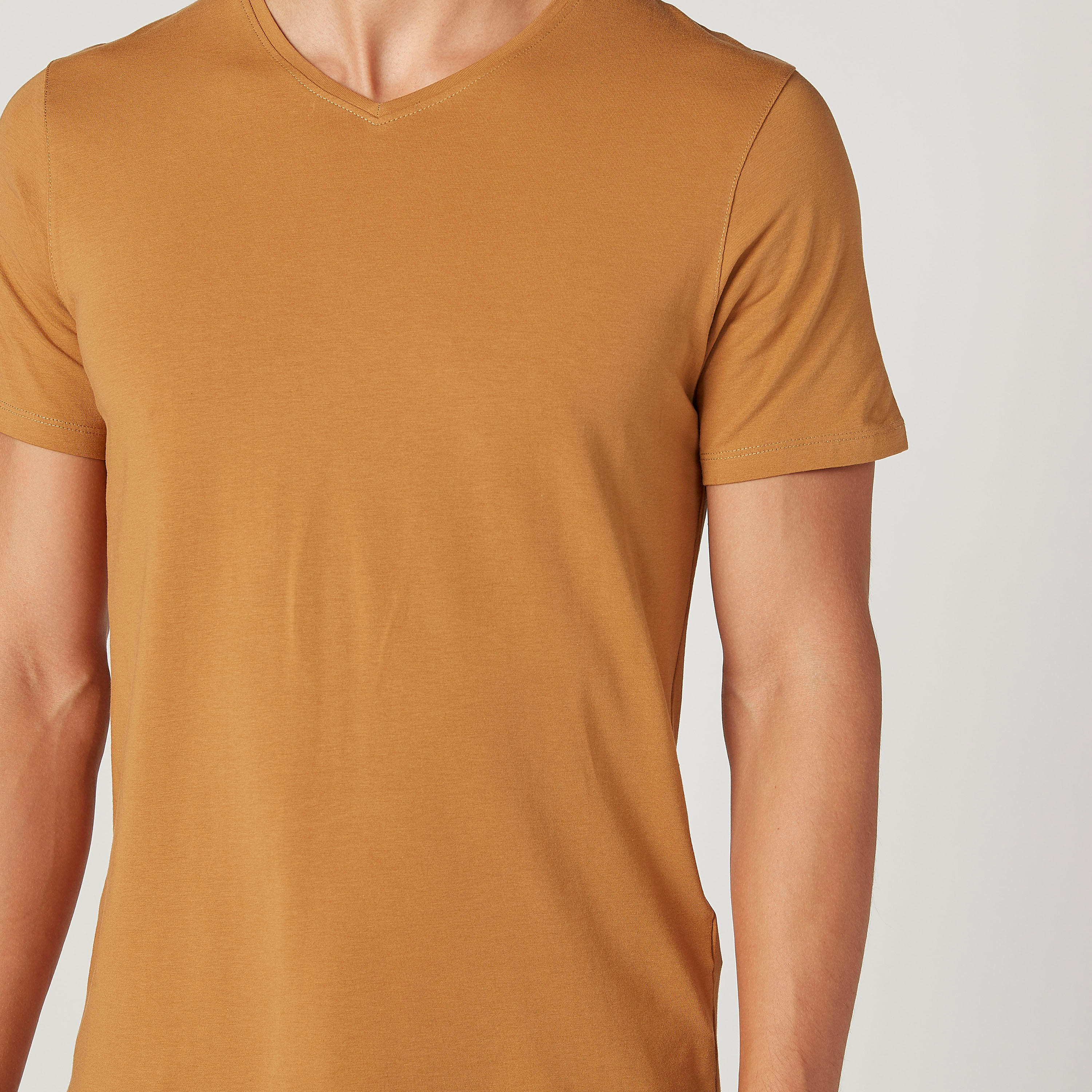 تيشيرت مستدام سادة بقصّة سليم وياقة V وأكمام قصيرة -men-clothing-tshirtsandpolos-tshirts-image-3