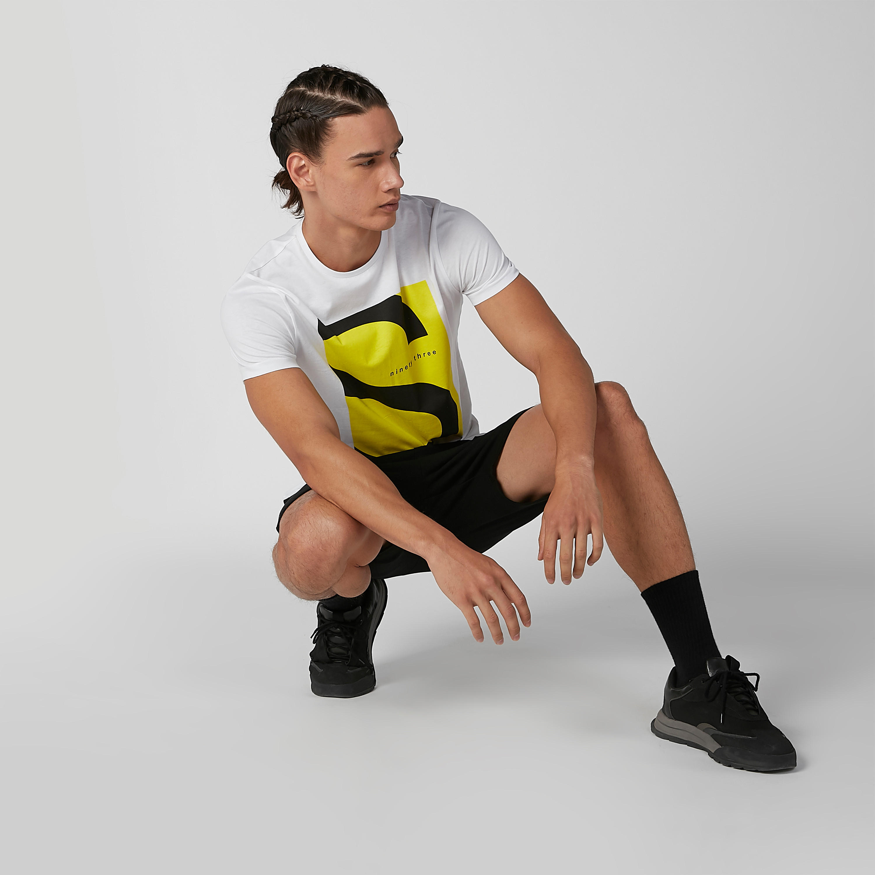تيشيرت بياقة مستديرة وأكمام قصيرة وطبعات-men-clothing-tshirtsandpolos-tshirts-image-1