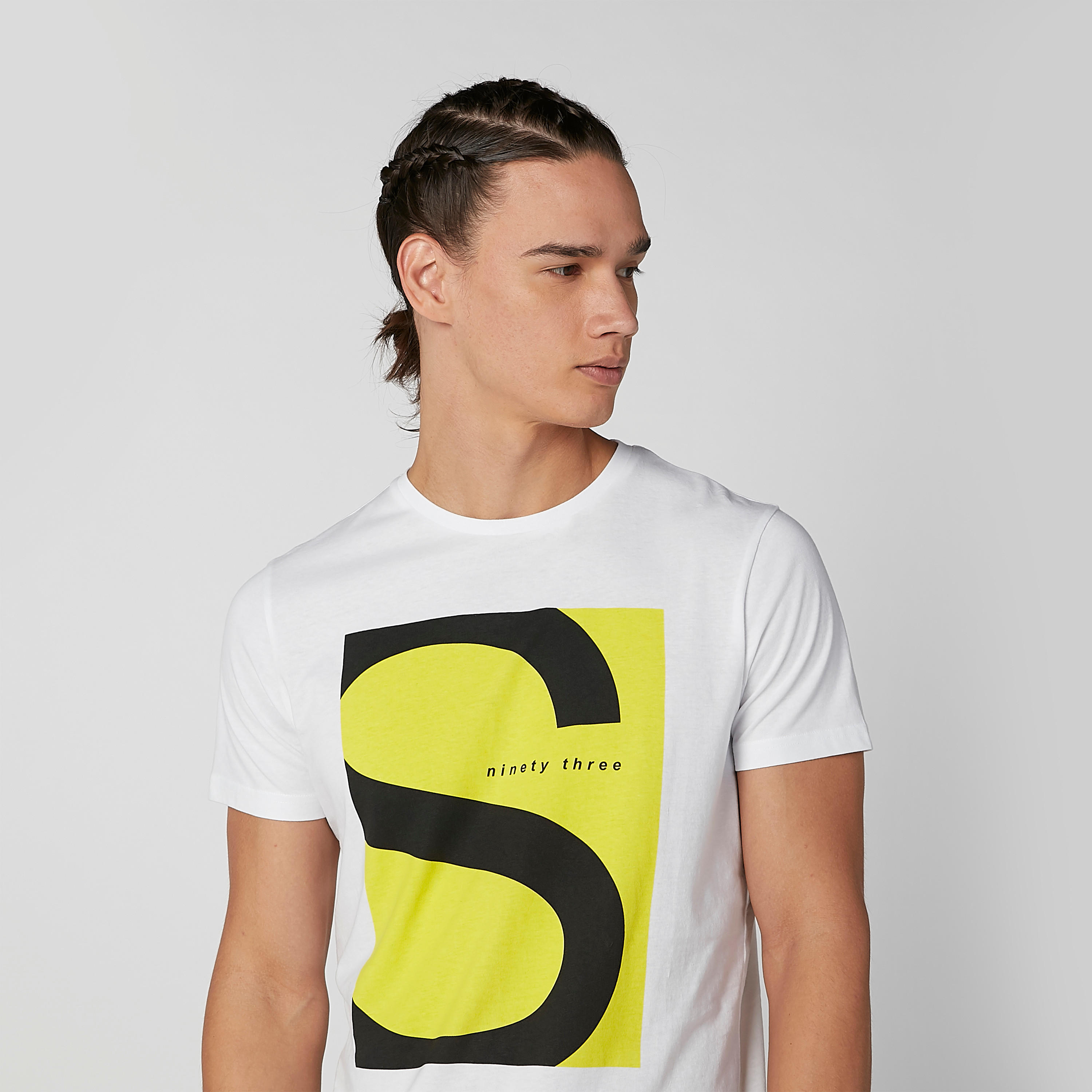 تيشيرت بياقة مستديرة وأكمام قصيرة وطبعات-men-clothing-tshirtsandpolos-tshirts-image-2