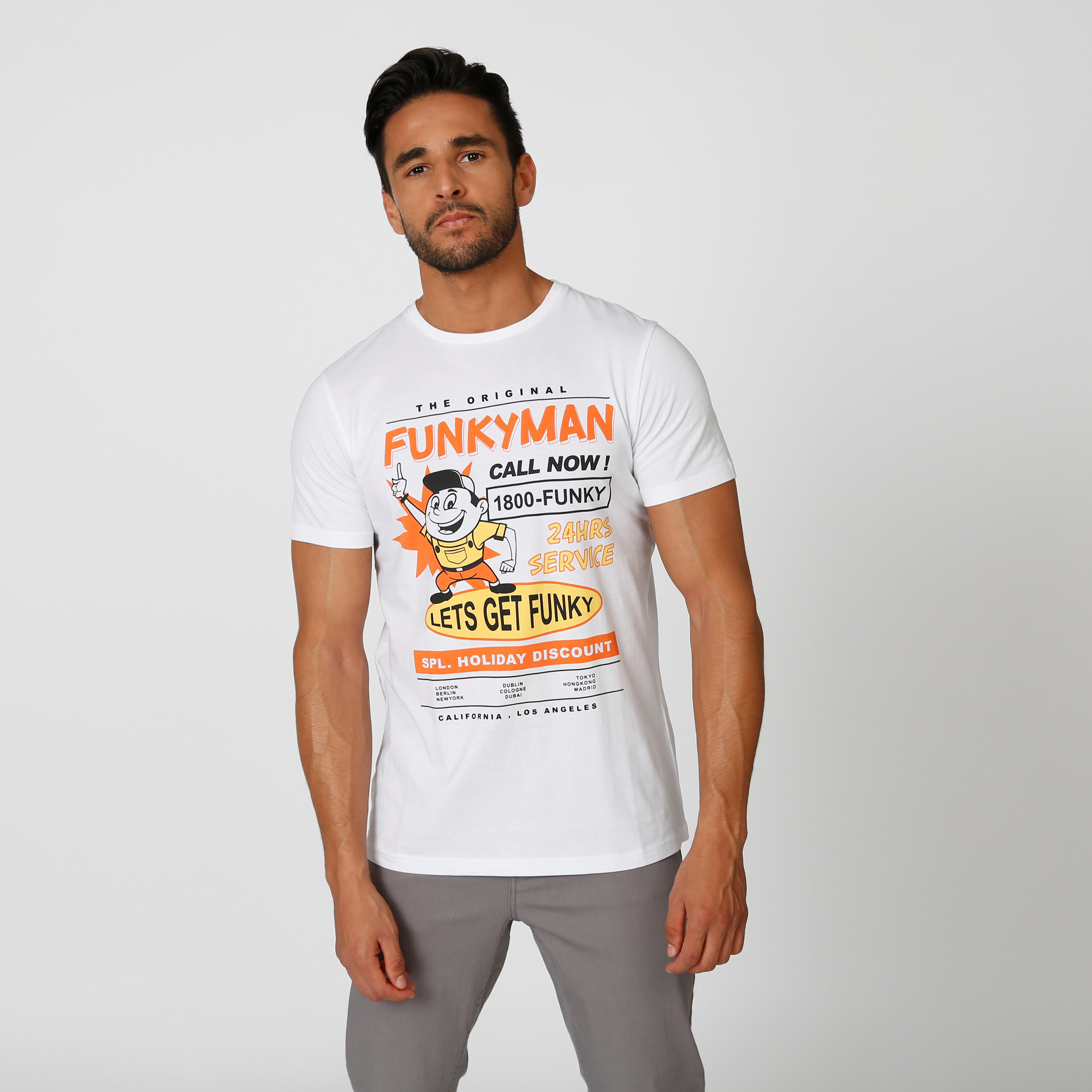 تيشيرت بياقة مستديرة وأكمام قصيرة وطبعات-men-clothing-tshirtsandpolos-tshirts-image-1