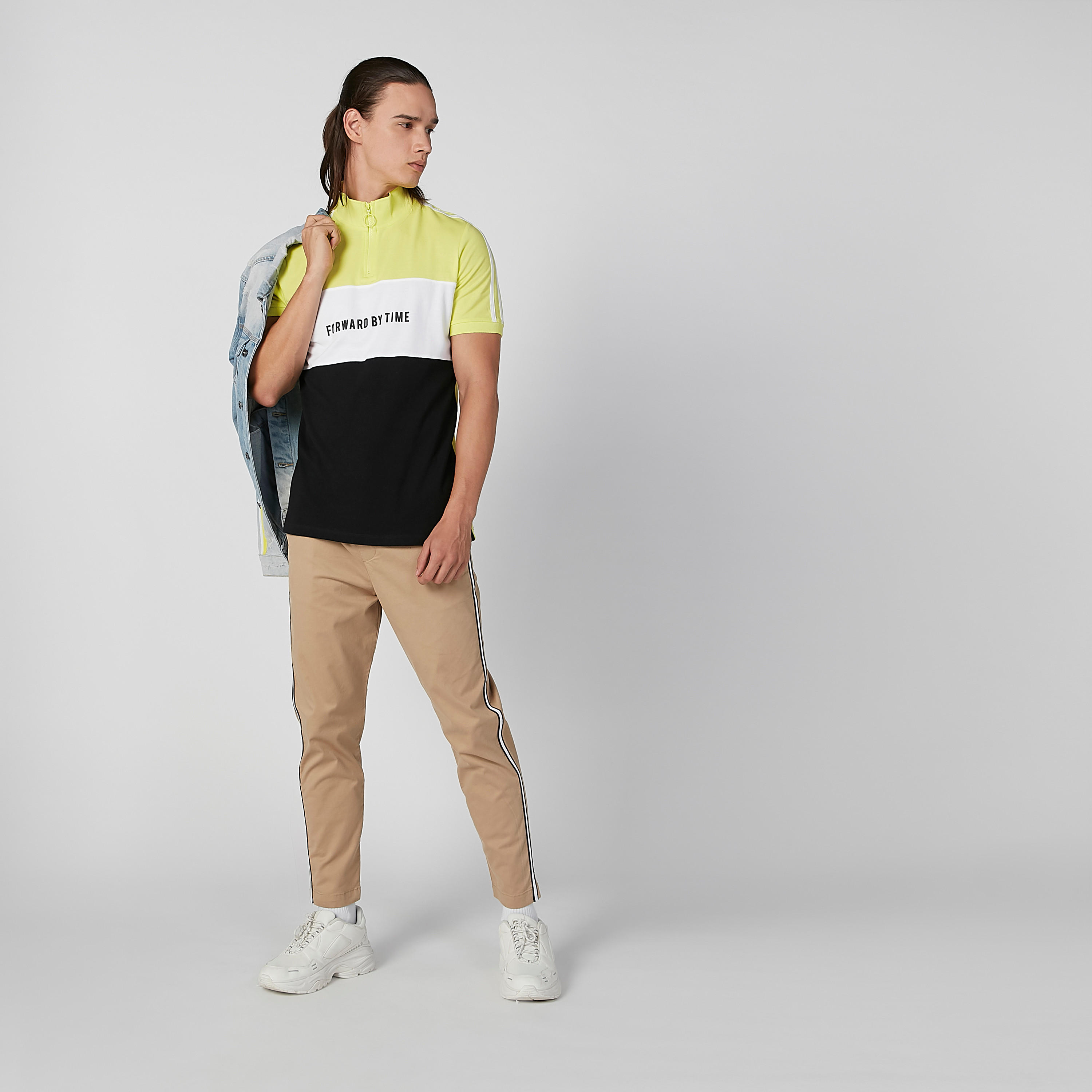 تيشيرت سكيني بياقة عالية وسحّاب وطبعات-men-clothing-tshirtsandpolos-tshirts-image-1