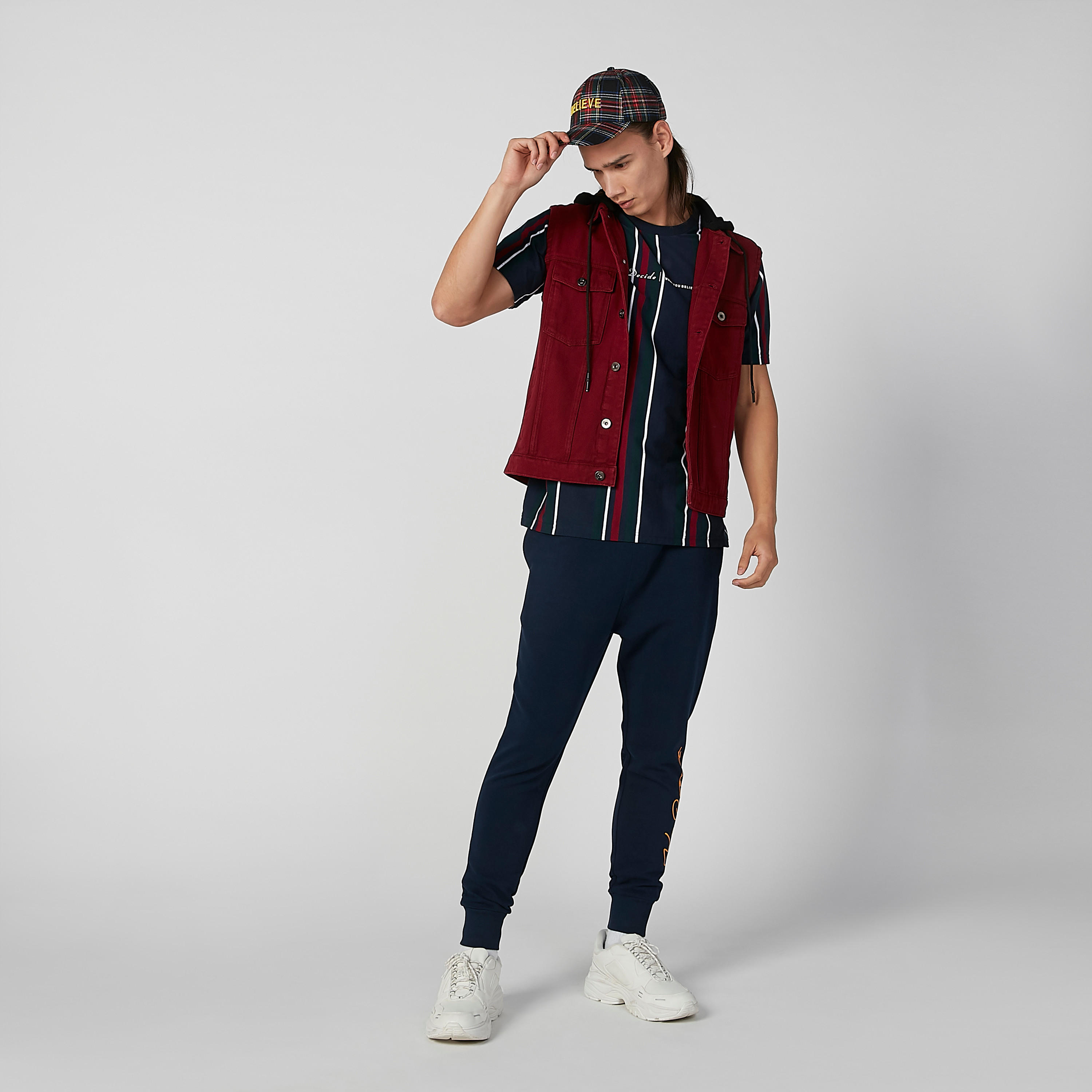 تيشيرت مقلّم بياقة مستديرة وأكمام قصيرة-men-clothing-tshirtsandpolos-tshirts-image-2