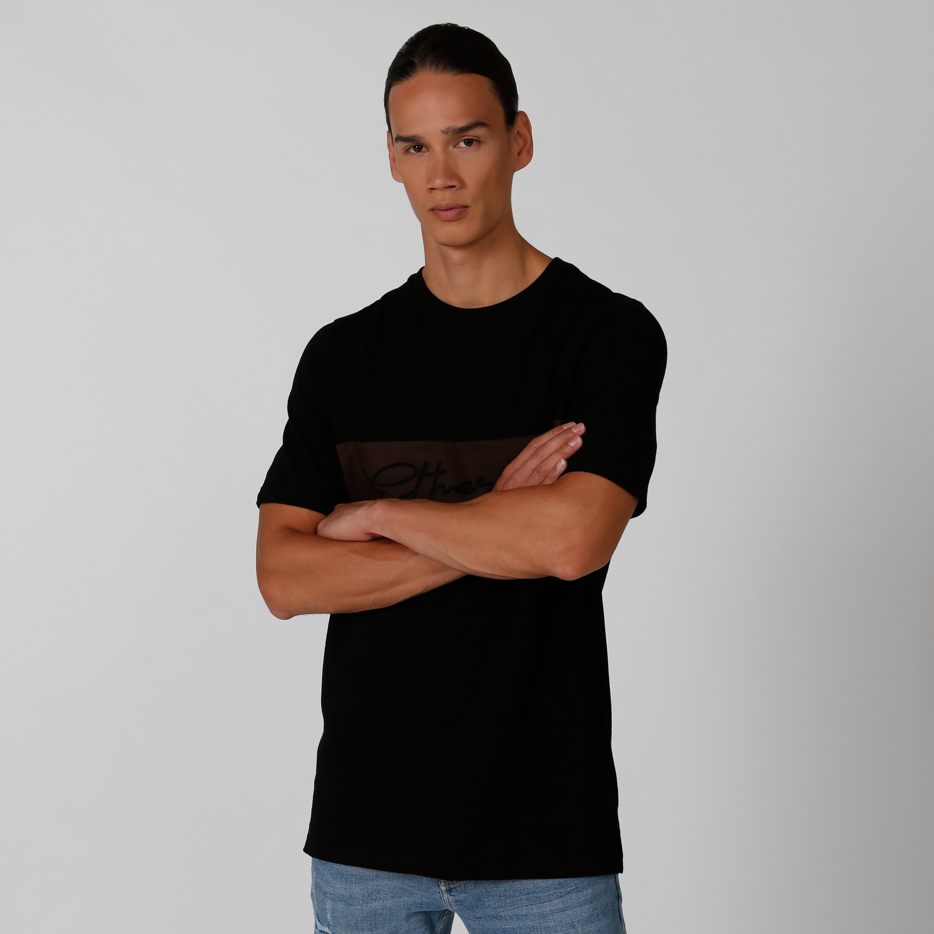 تيشيرت بياقة ضيقة وأكمام قصيرة وطبعات-men-clothing-tshirtsandpolos-tshirts-image-1