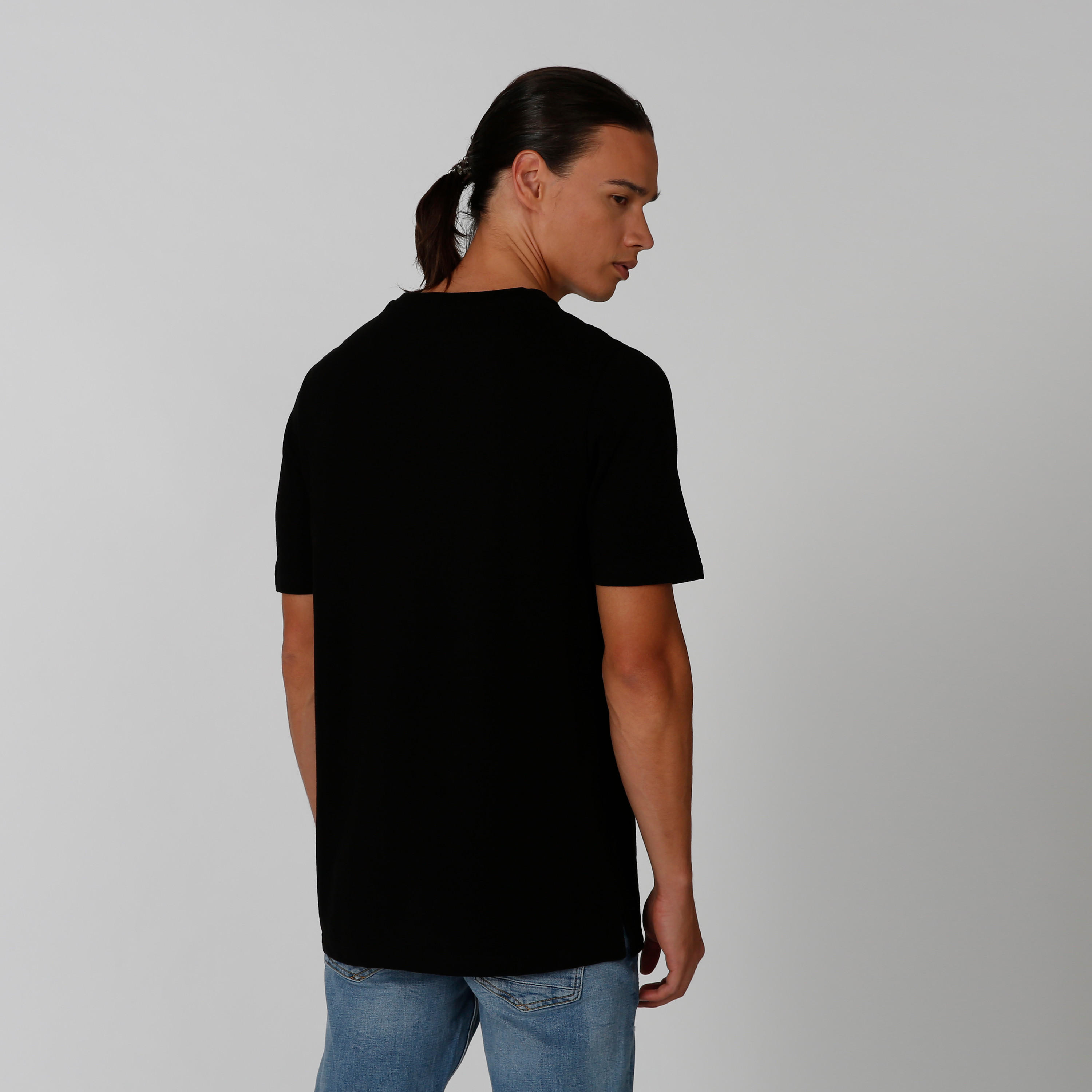 تيشيرت بياقة ضيقة وأكمام قصيرة وطبعات-men-clothing-tshirtsandpolos-tshirts-image-3