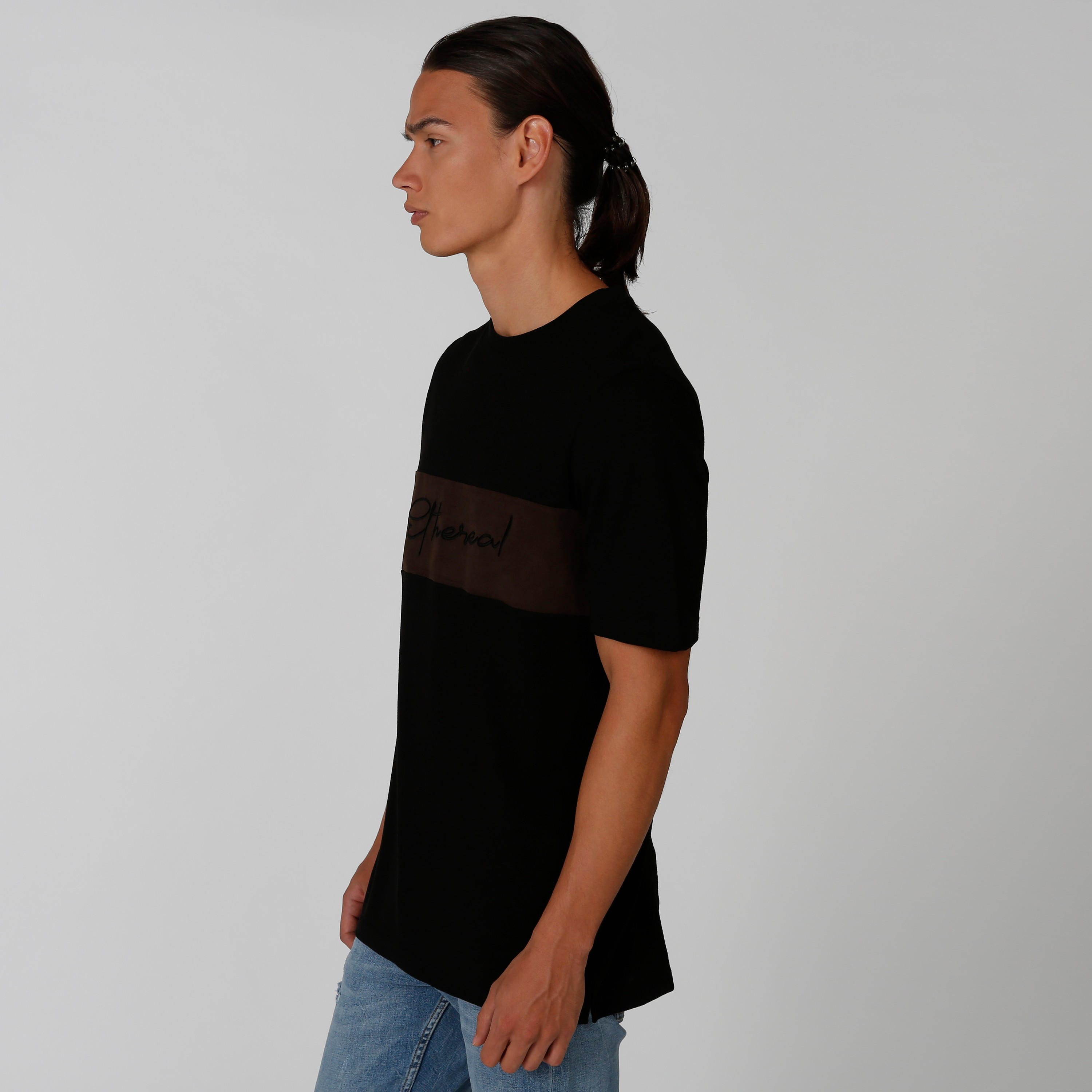 تيشيرت بياقة ضيقة وأكمام قصيرة وطبعات-men-clothing-tshirtsandpolos-tshirts-image-4