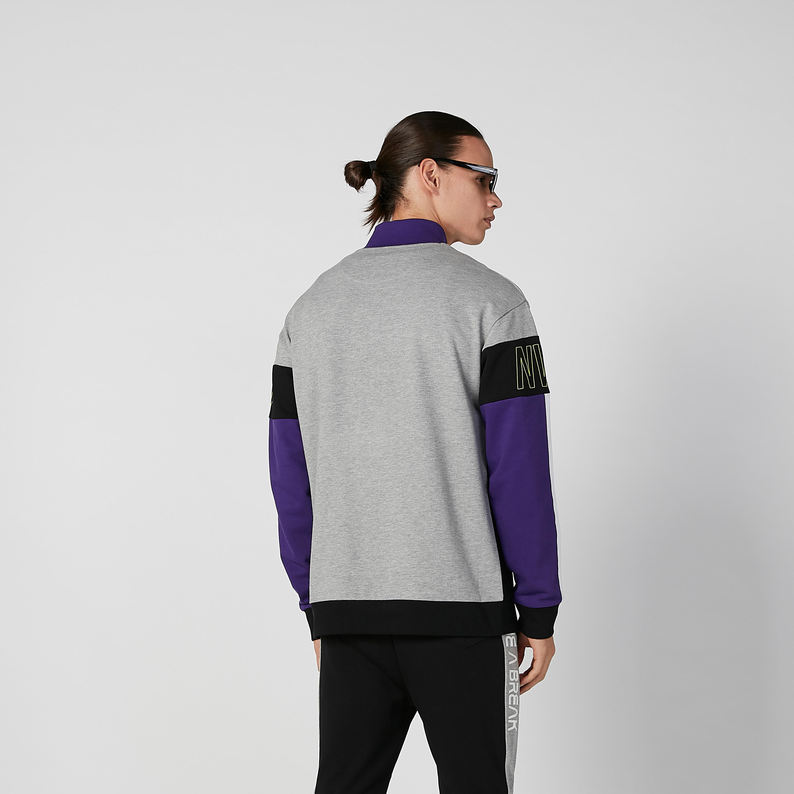 سويت شيرت بياقة عالية وأكمام طويلة وطبعات-men-winterwear-hoodiesandsweatshirts-image-2