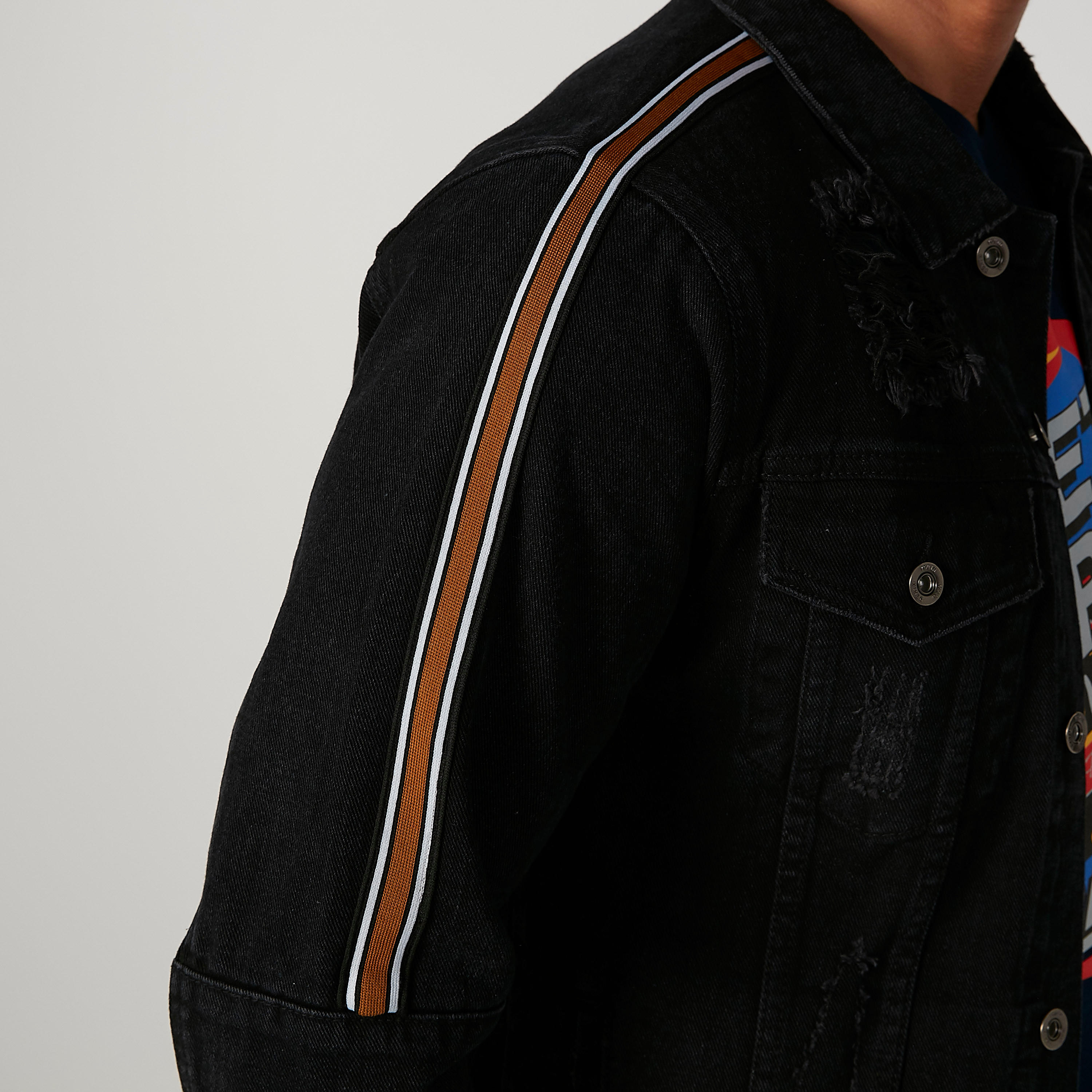 جاكيت جينز بأكمام طويلة وجيوب بطيّة-men-clothing-jacketsandblazers-jackets-image-5