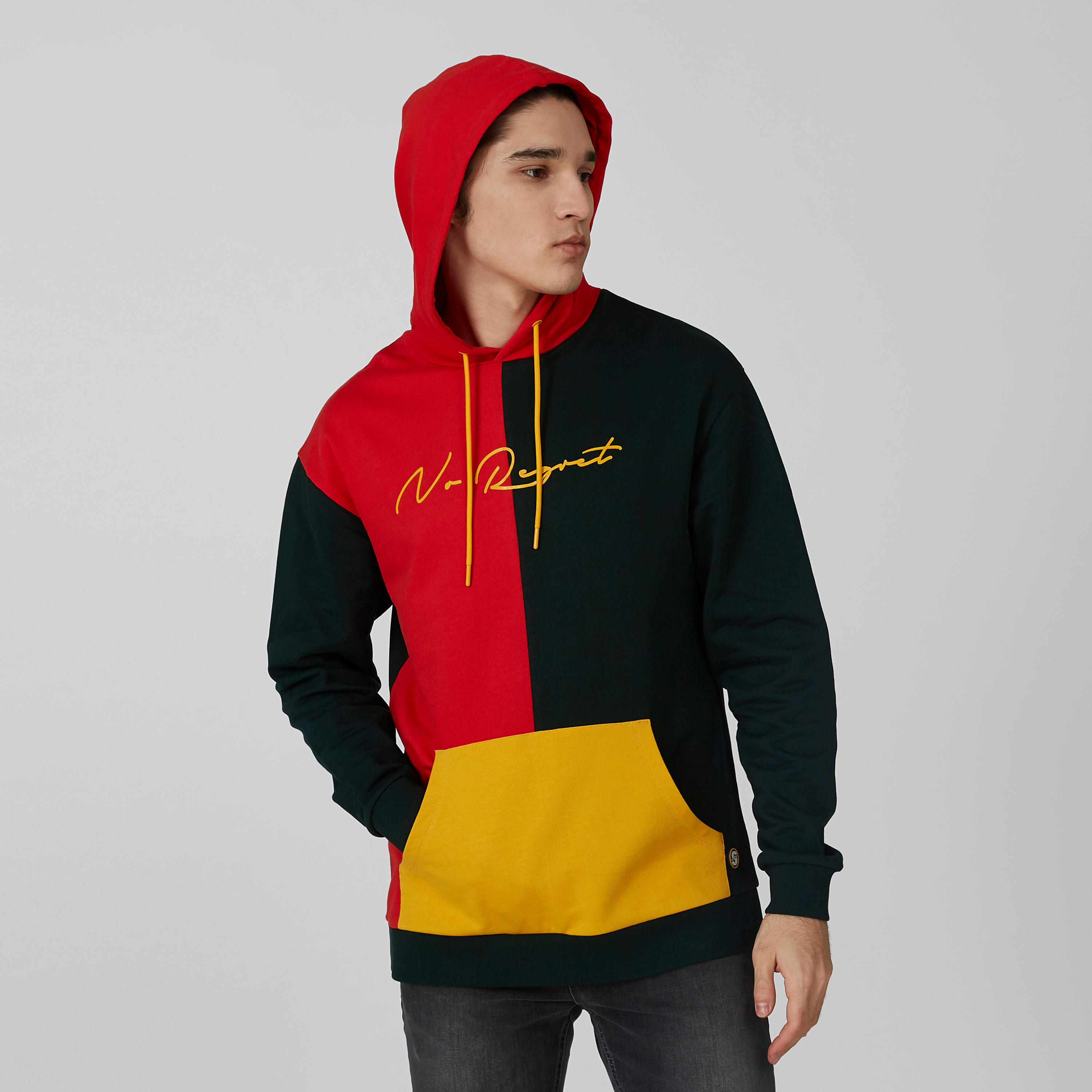 سويت شيرت بقبعة وأكمام طويلة وطبعات-men-winterwear-hoodiesandsweatshirts-image-3