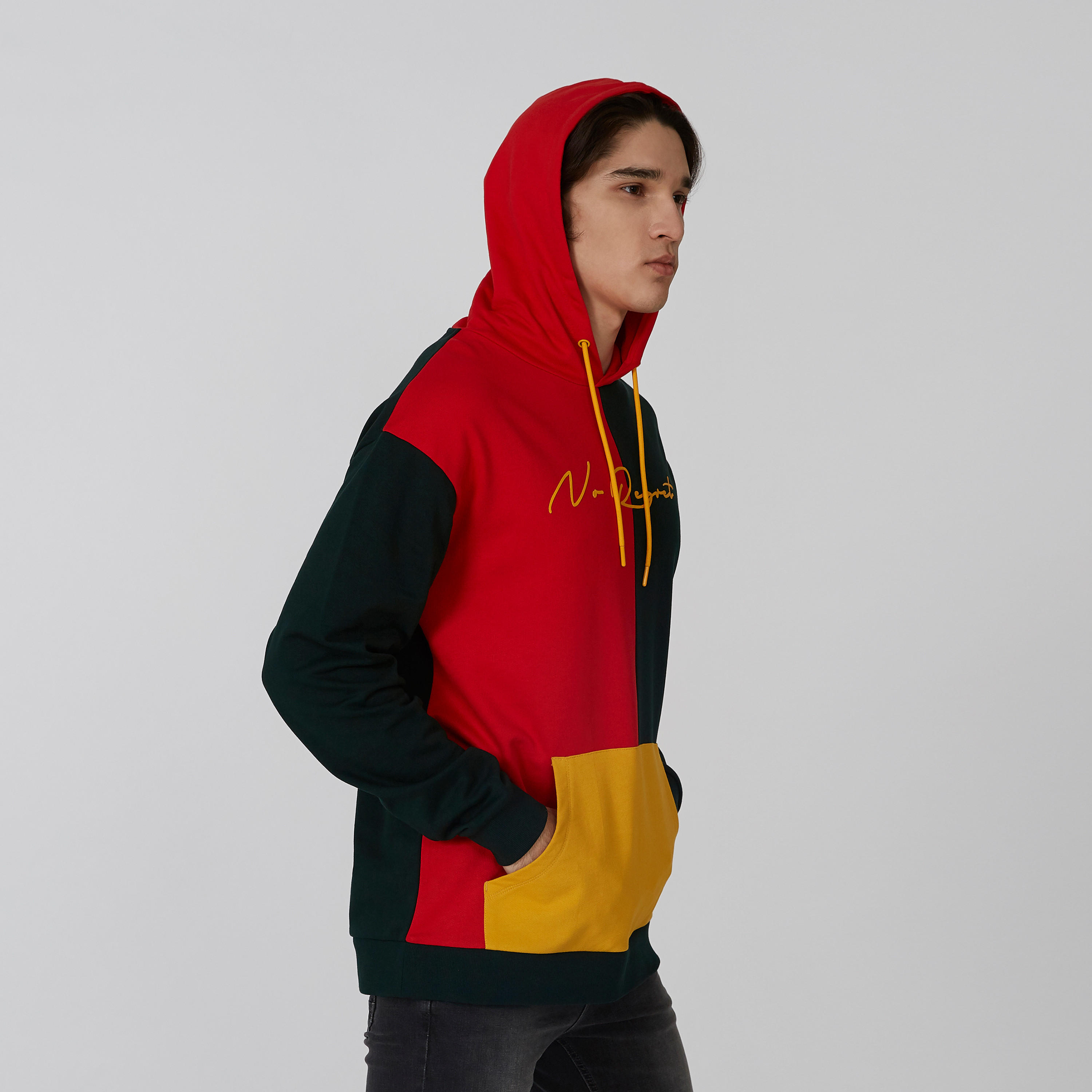 سويت شيرت بقبعة وأكمام طويلة وطبعات-men-winterwear-hoodiesandsweatshirts-image-4