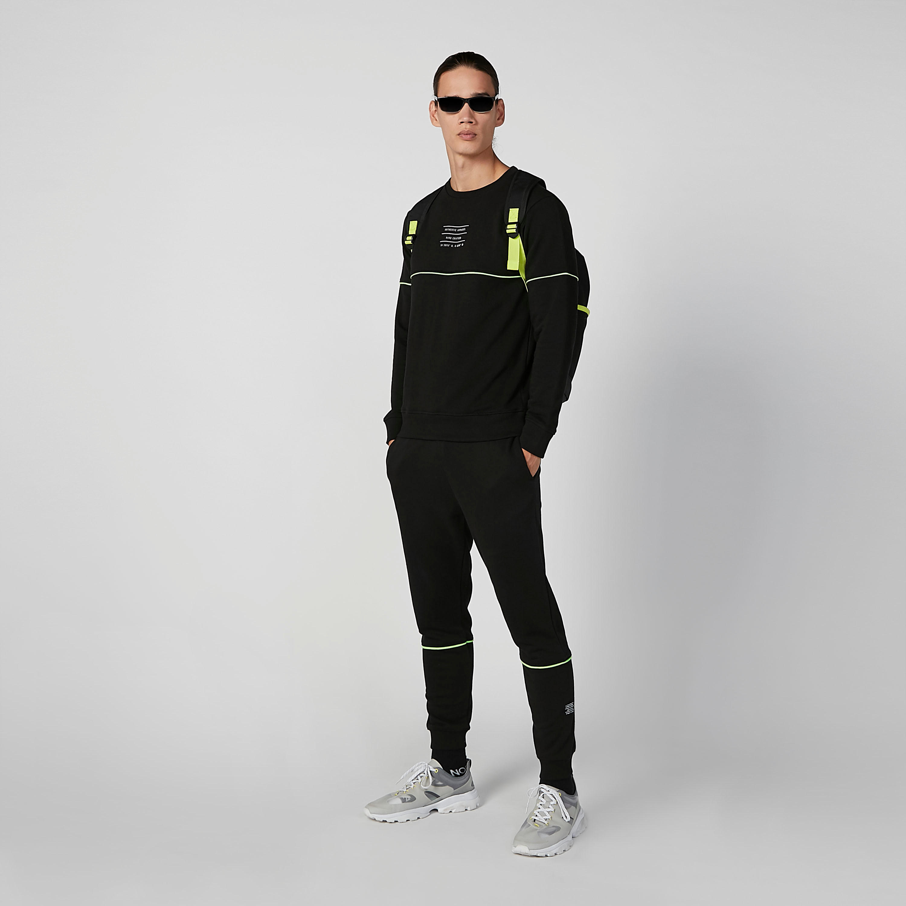 سويت شيرت بياقة مستديرة وأكمام طويلة وطبعات-men-winterwear-hoodiesandsweatshirts-image-3