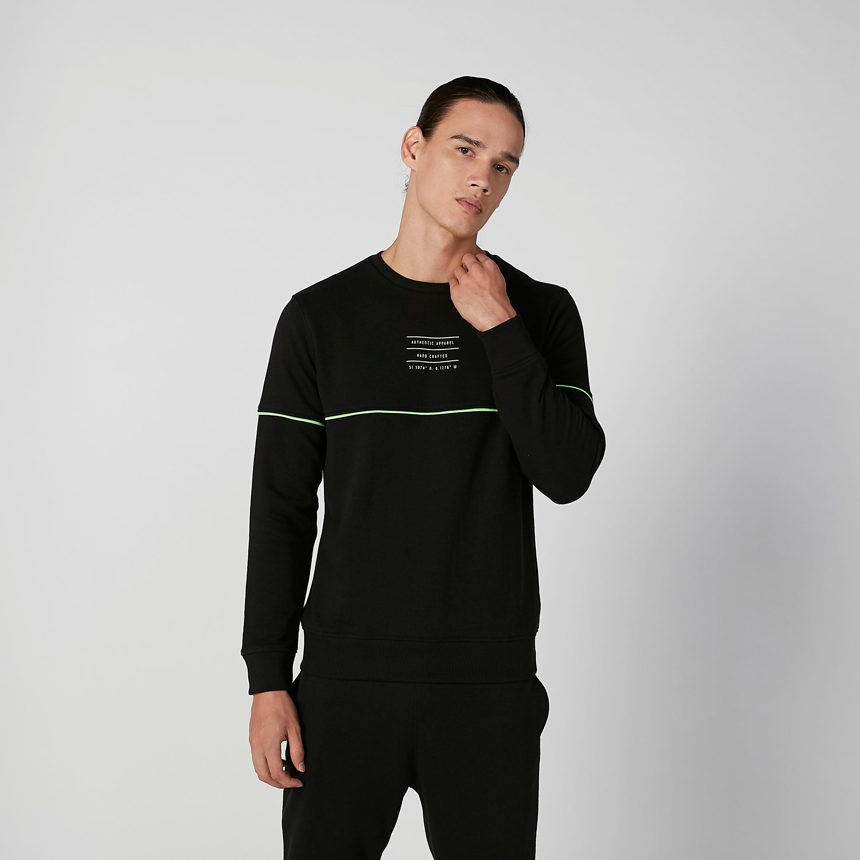 سويت شيرت بياقة مستديرة وأكمام طويلة وطبعات-men-winterwear-hoodiesandsweatshirts-image-4