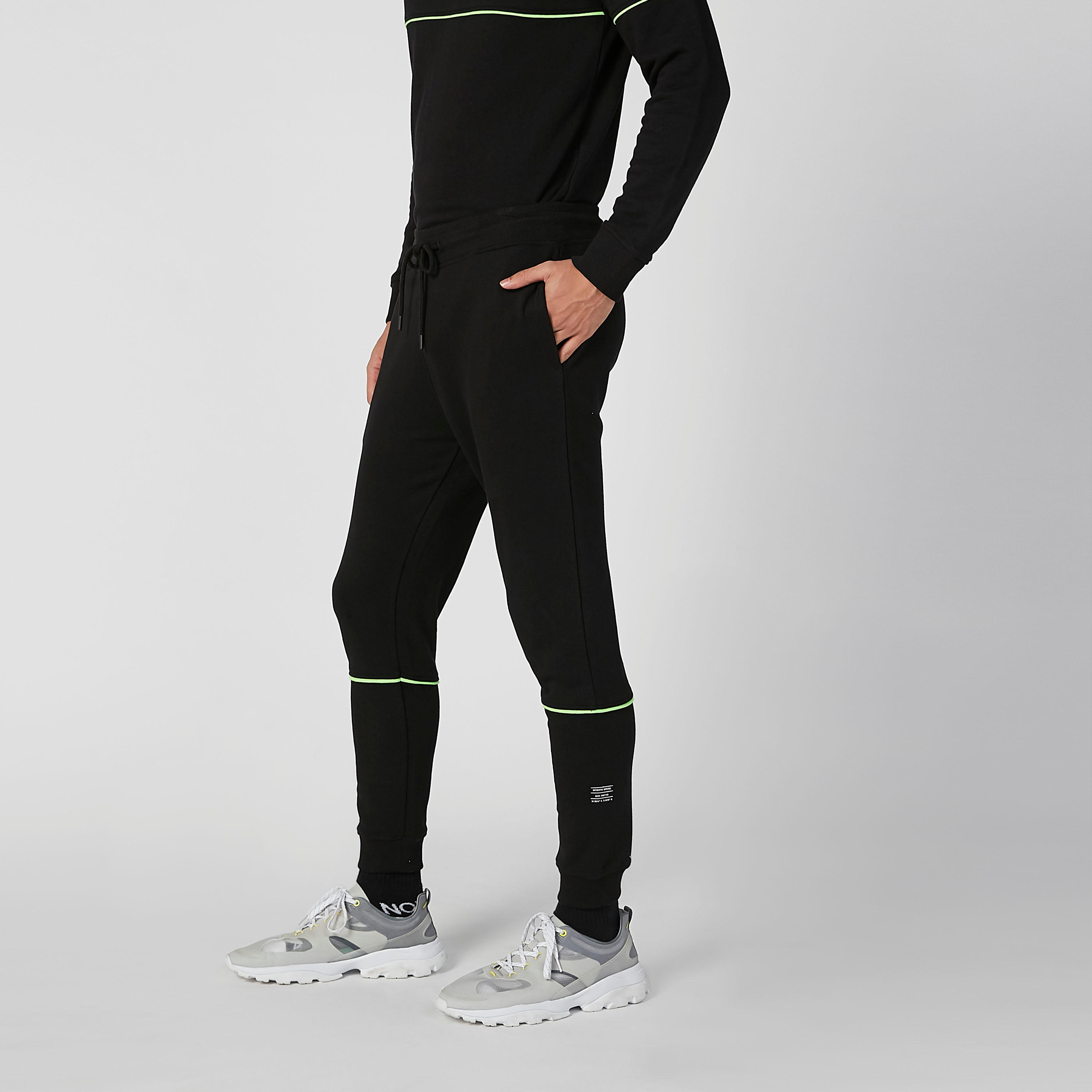 بنطلون رياضي سادة برباط وجيوب-men-clothing-bottoms-joggers-image-4