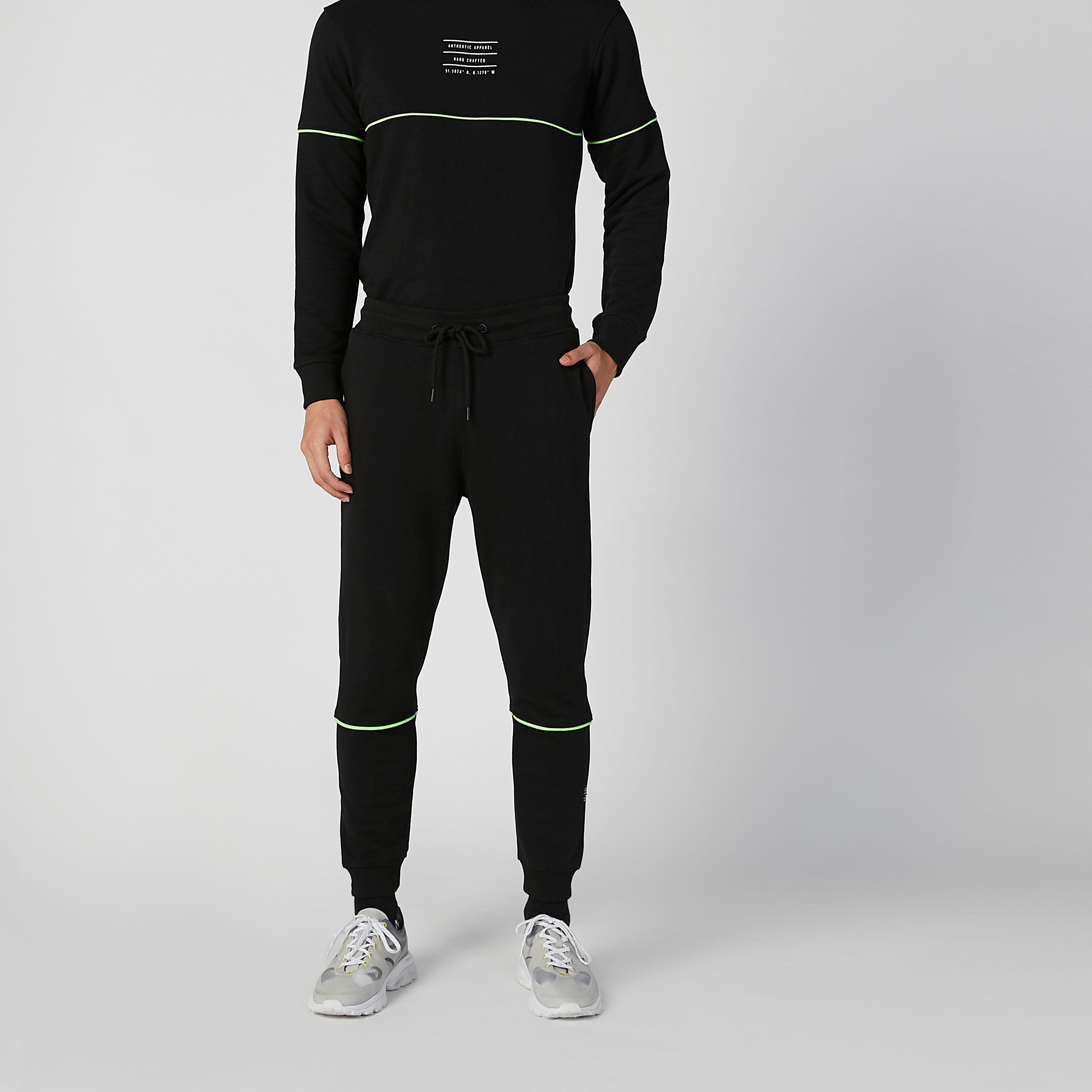بنطلون رياضي سادة برباط وجيوب-men-clothing-bottoms-joggers-image-2
