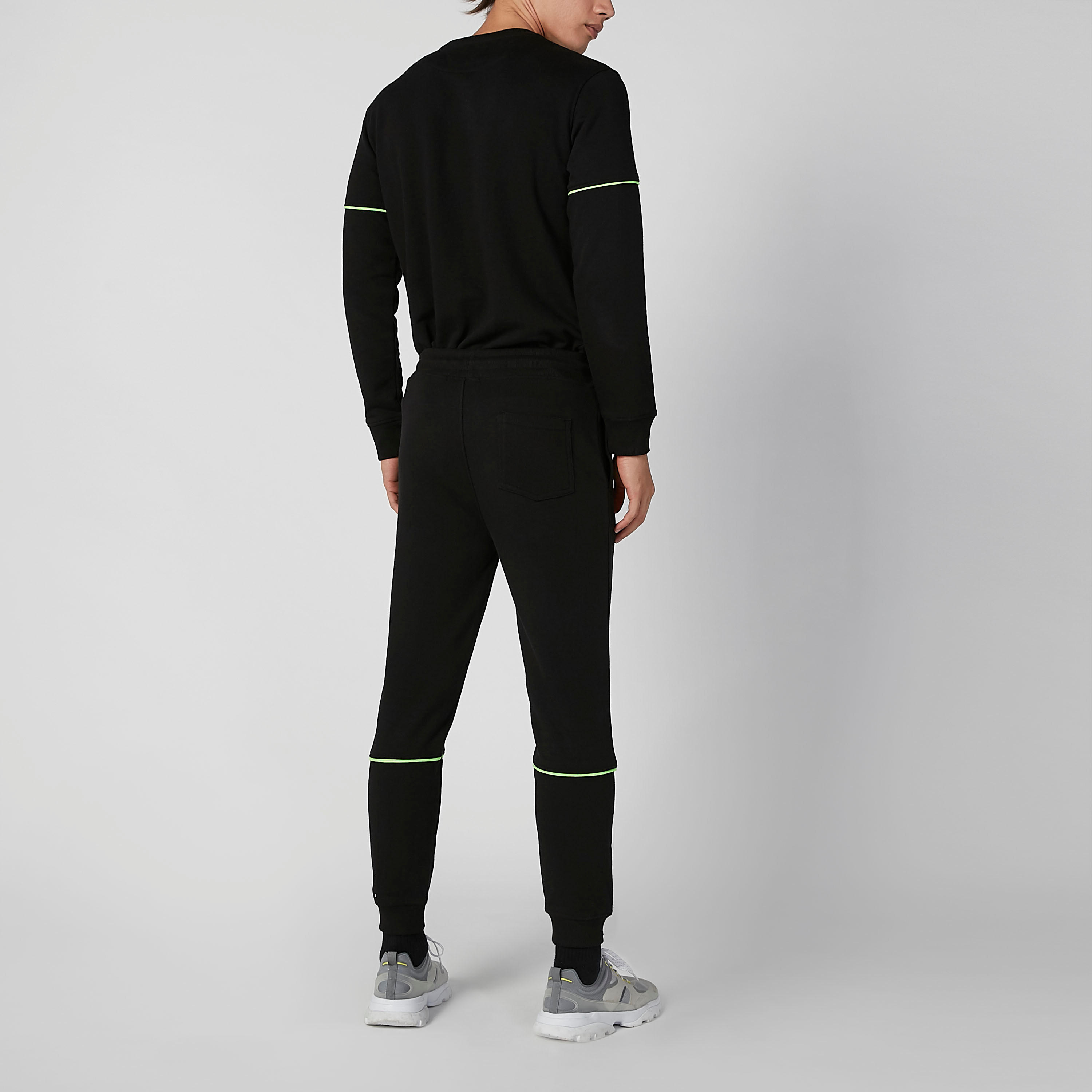 بنطلون رياضي سادة برباط وجيوب-men-clothing-bottoms-joggers-image-1