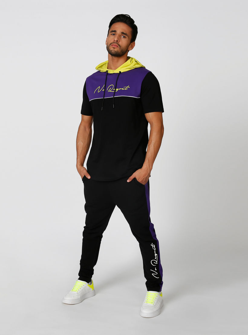 بنطلون رياضي بخصر مطّاطي وجيوب وطبعات-men-clothing-bottoms-joggers-image-3