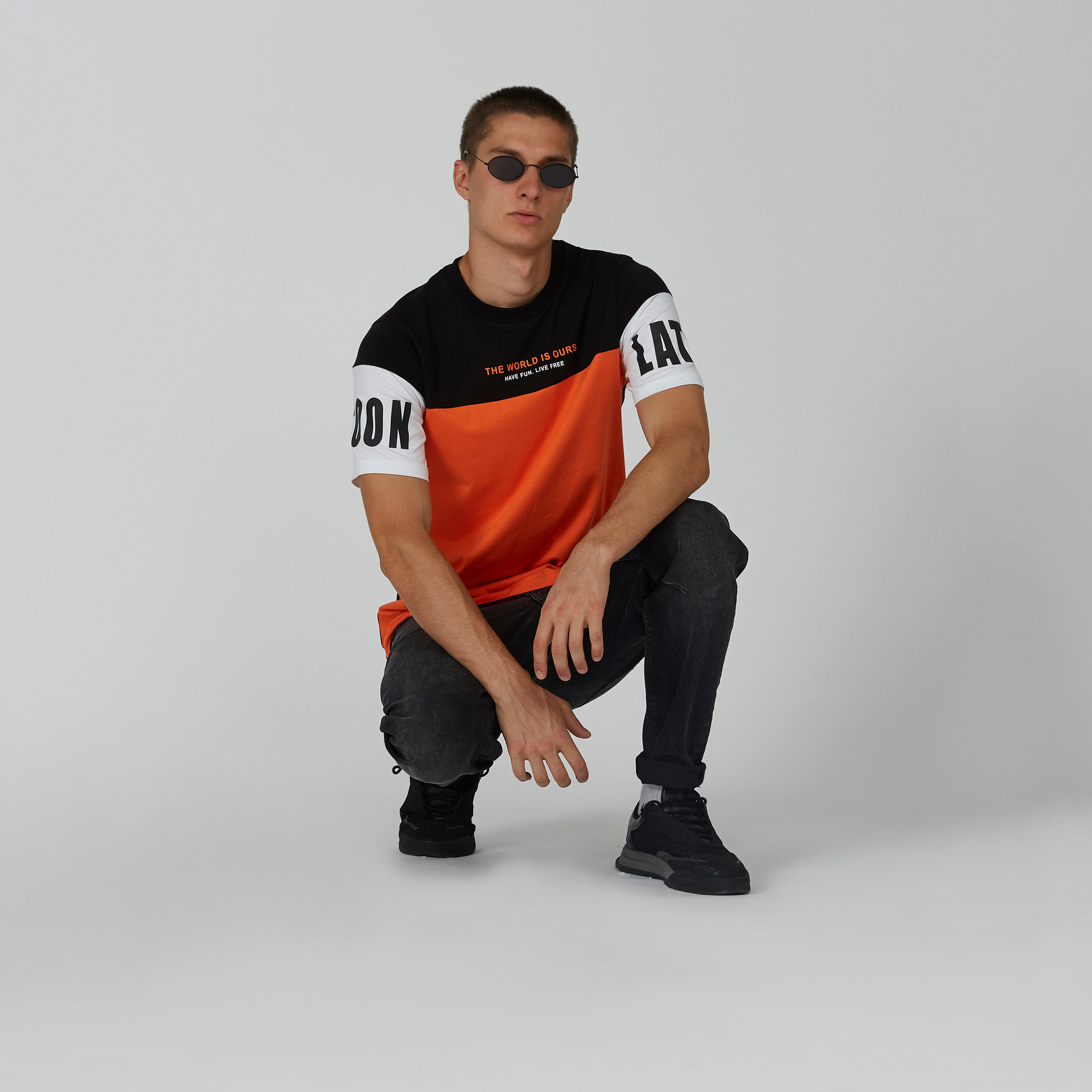 تيشيرت بياقة مستديرة وأكمام قصيرة وطبعات-men-clothing-tshirtsandpolos-tshirts-image-5